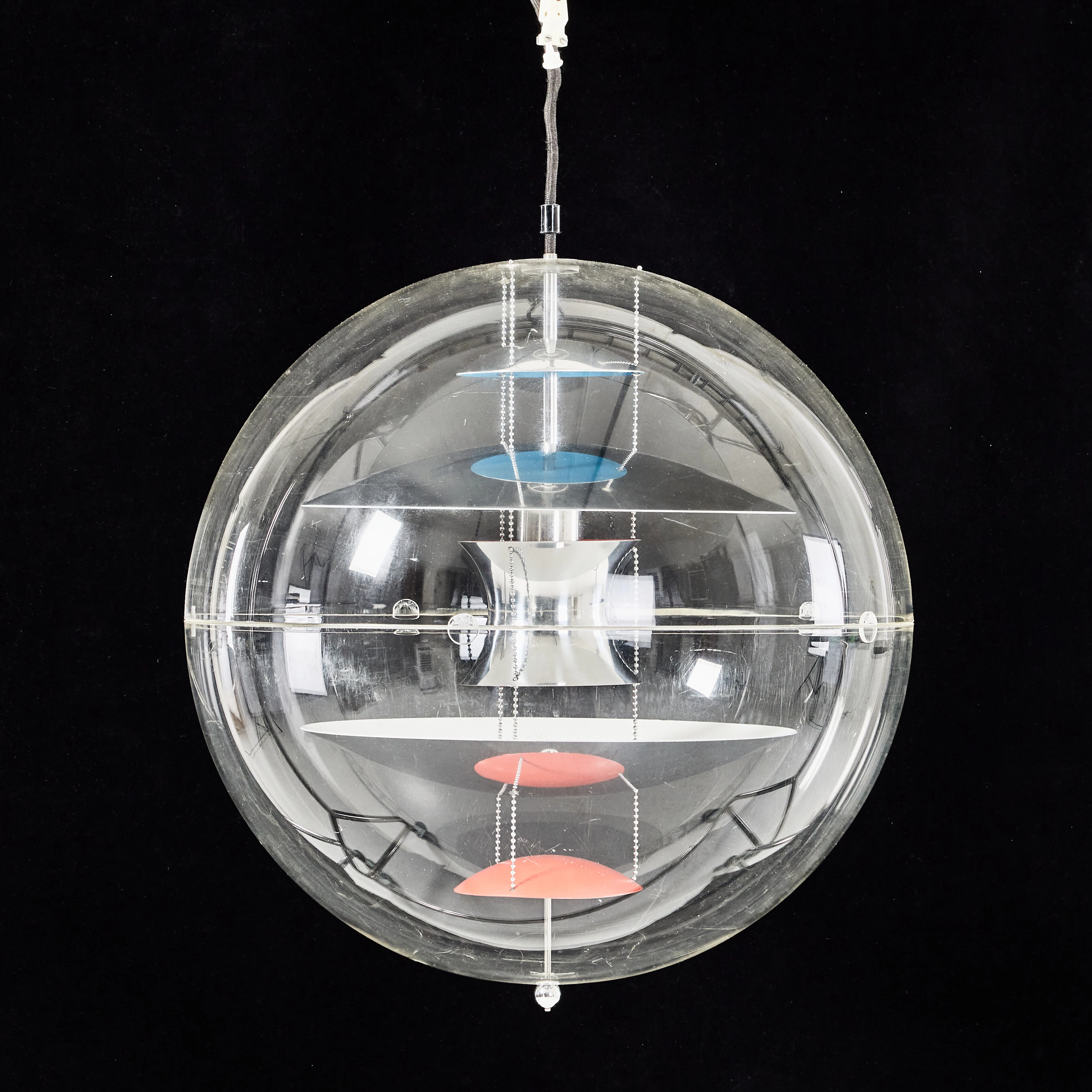 VERNER PANTON. "VP Globe", takarmatur, plexiglas, akryl, klotformad.