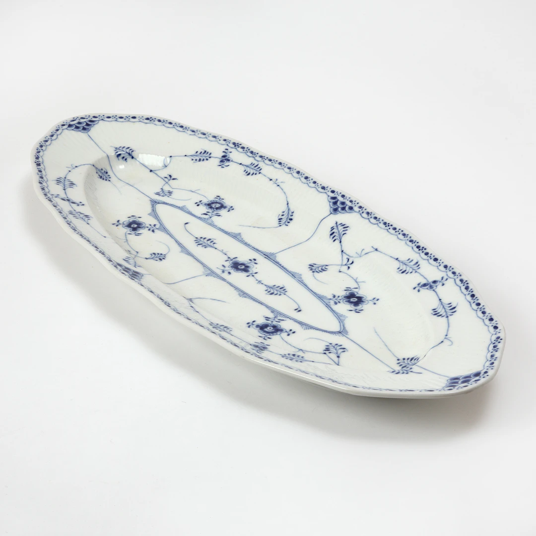 FISKFAT. "Musselmalet", porslin, Royal Copenhagen.
