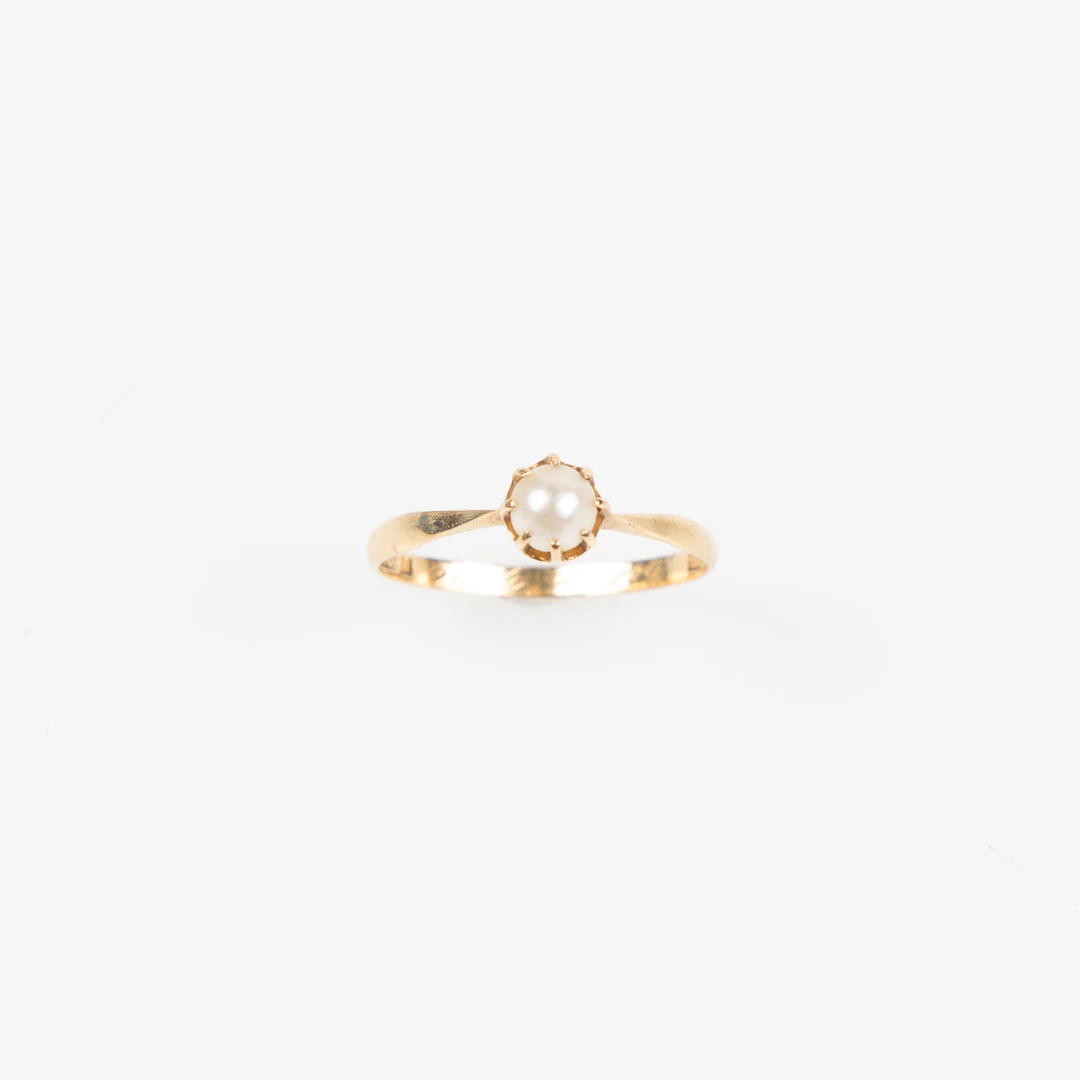 RING, 18K guld, med pärla. G. Dahlgren & Co Malmö 1926.