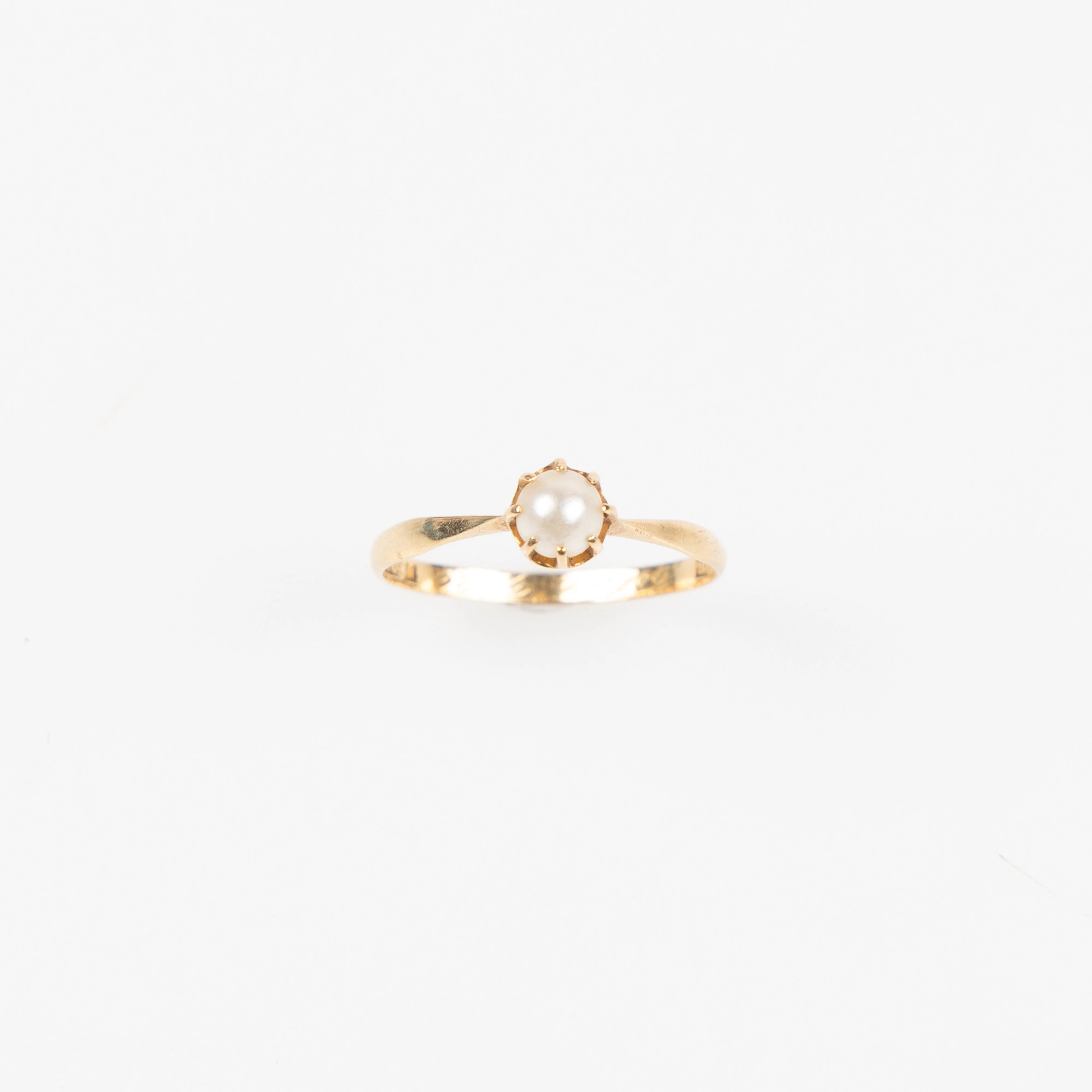 RING, 18K guld, med pärla. G. Dahlgren & Co Malmö 1926.