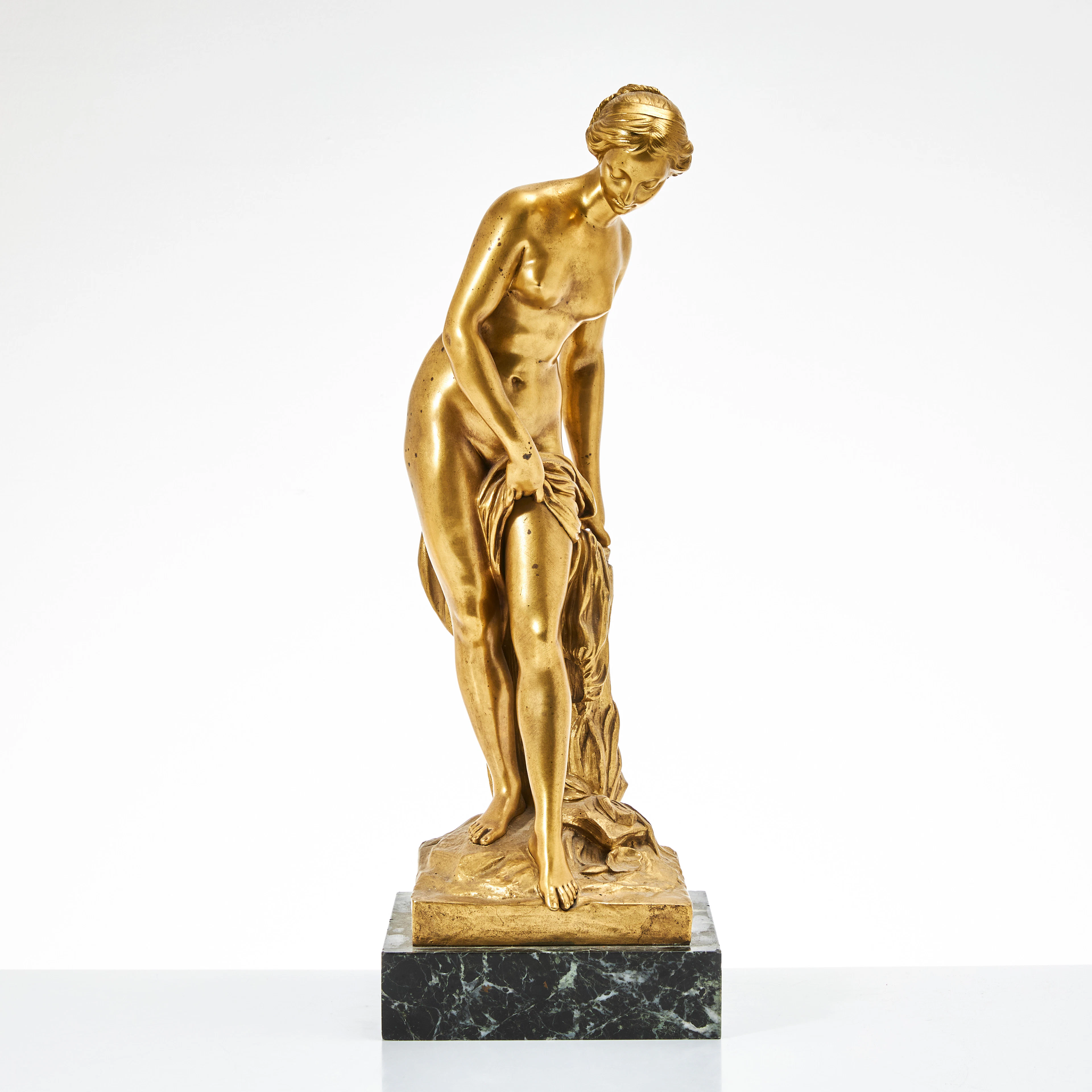 SKULPTUR, badande Venus, förgylld brons, kopia efter E-M Falconet.
