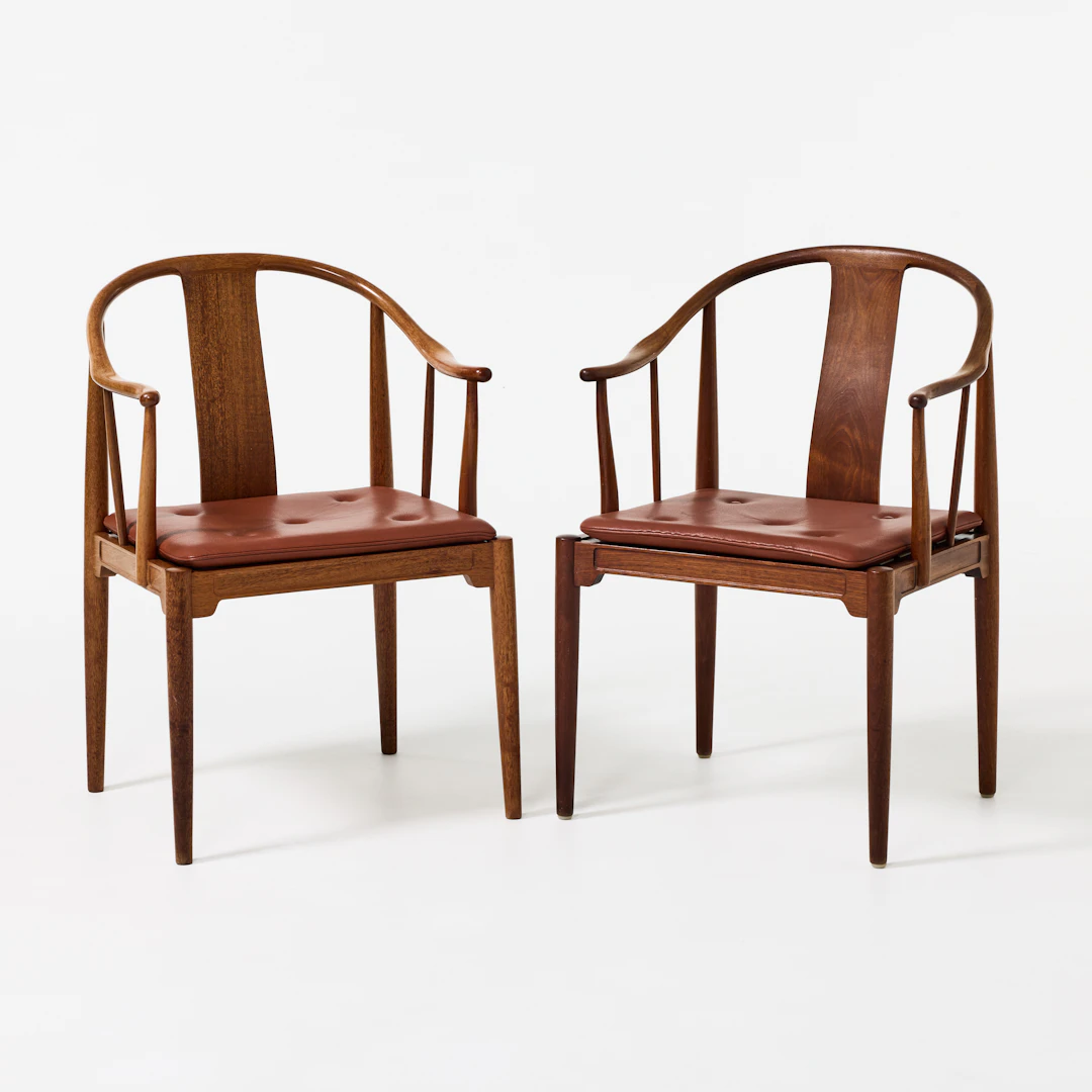 HANS J WEGNER. "Kinastolen", karmstolar, ett par, Fritz Hansen, Danmark
