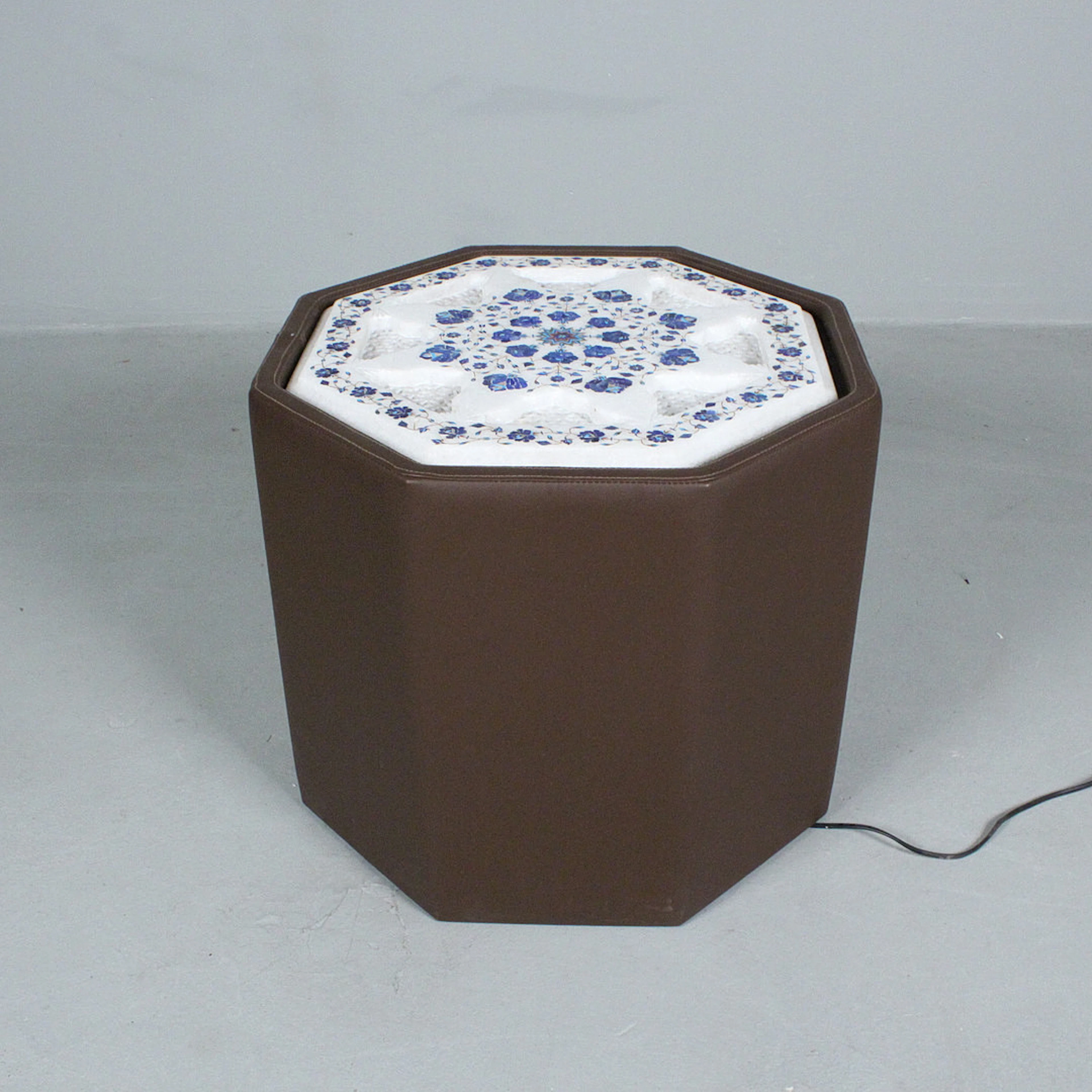 PIETRA DURA. Tisch/Lampe mit floralen Intarsien, Italy.
