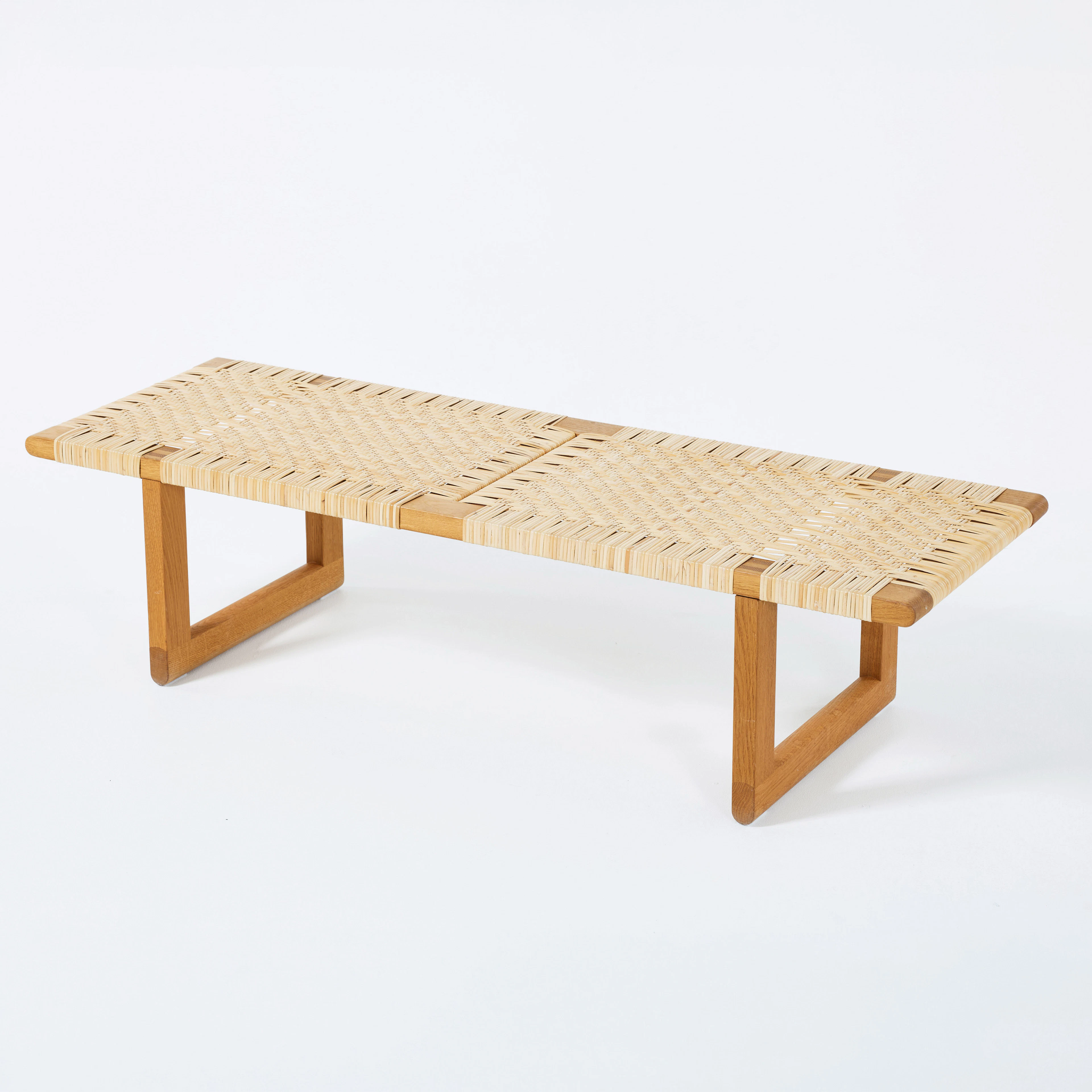 BØRGE MOGENSEN. Bänk/bord, Carl Hansen, modell BM0488, ek med flätad rotting.