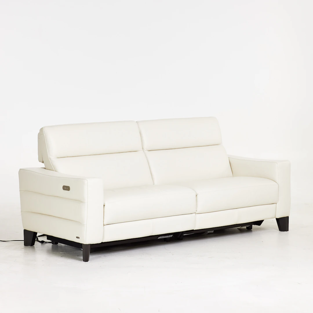 SOFFA. B940 Giorgio, för Natuzzi Editions, Italien, klädd i vitt skinn.
