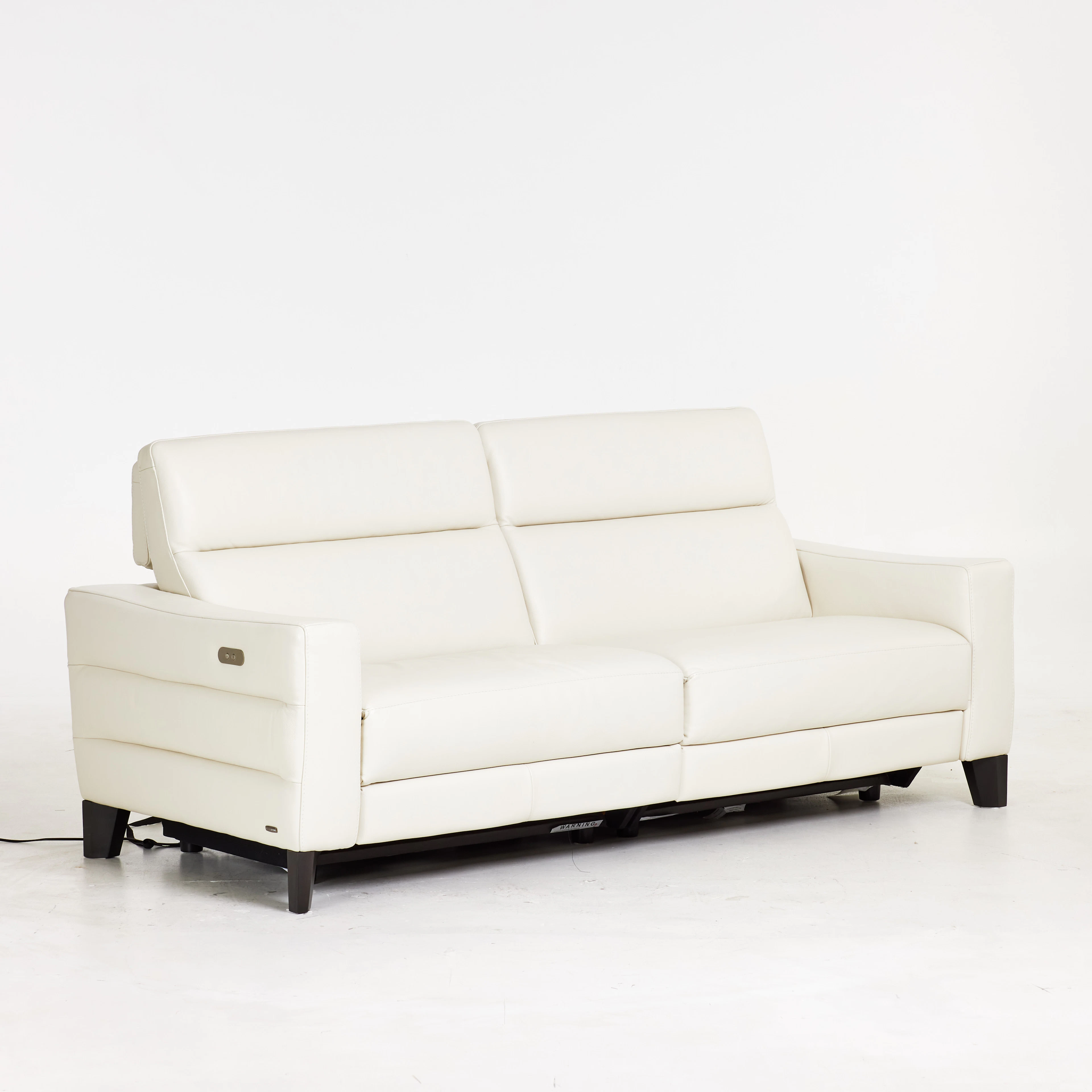 SOFFA. B940 Giorgio, för Natuzzi Editions, Italien, klädd i vitt skinn.