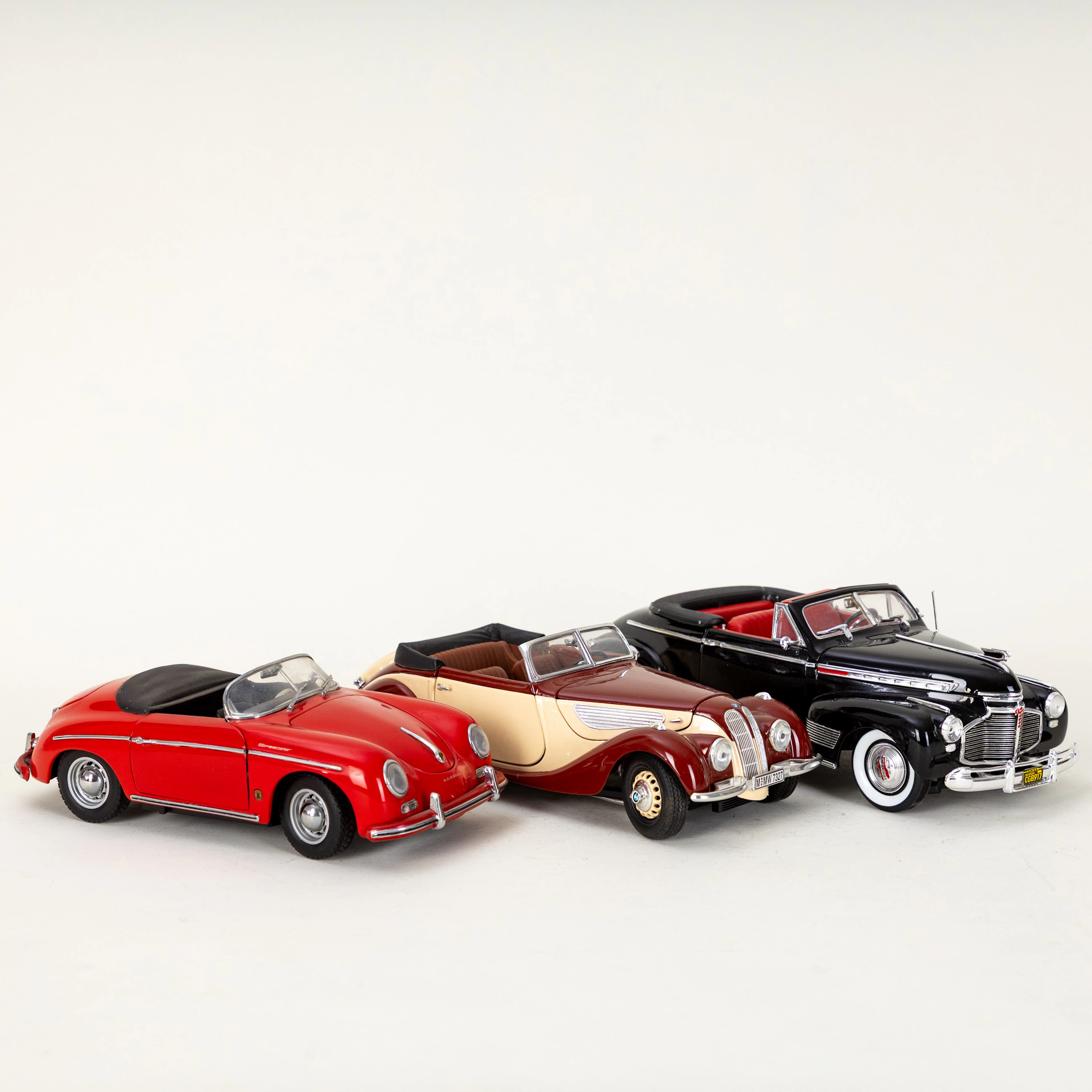 REVELL U.A. Modell Chevrolet Deluxe 1941, BMW 327, Cabriolet und Porsche