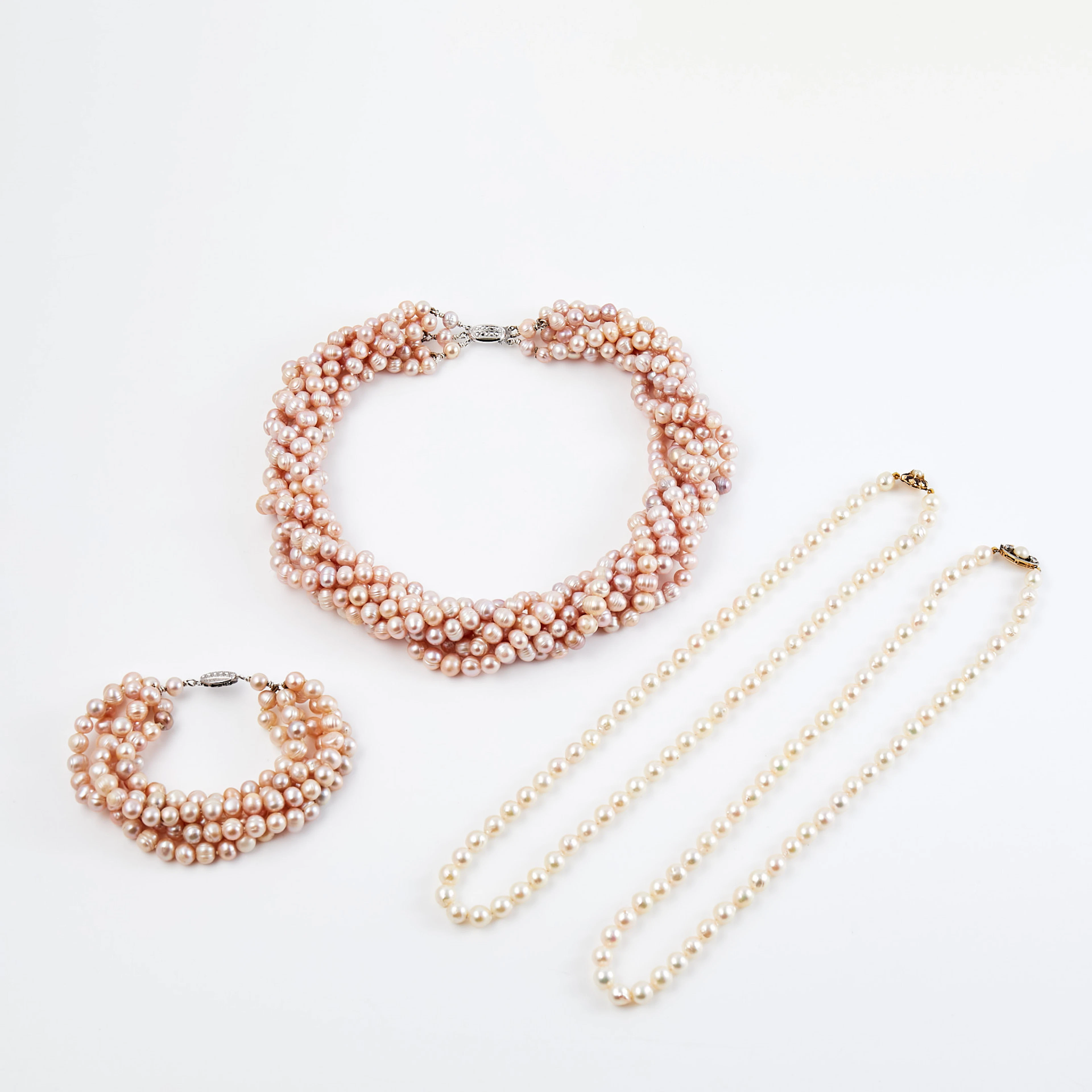 HALSBAND, 3 st, ARMBAND, 1 st, odlade sötvattens- samt saltvattenspärlor