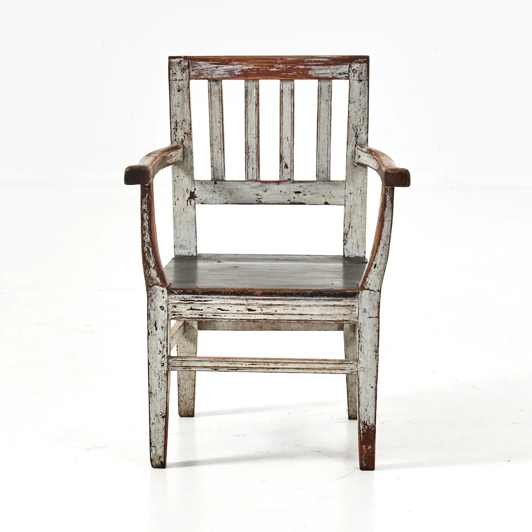 BARNSTOL, gustaviansk, 1800-talets första hälft, gråmålad med svart sitts.