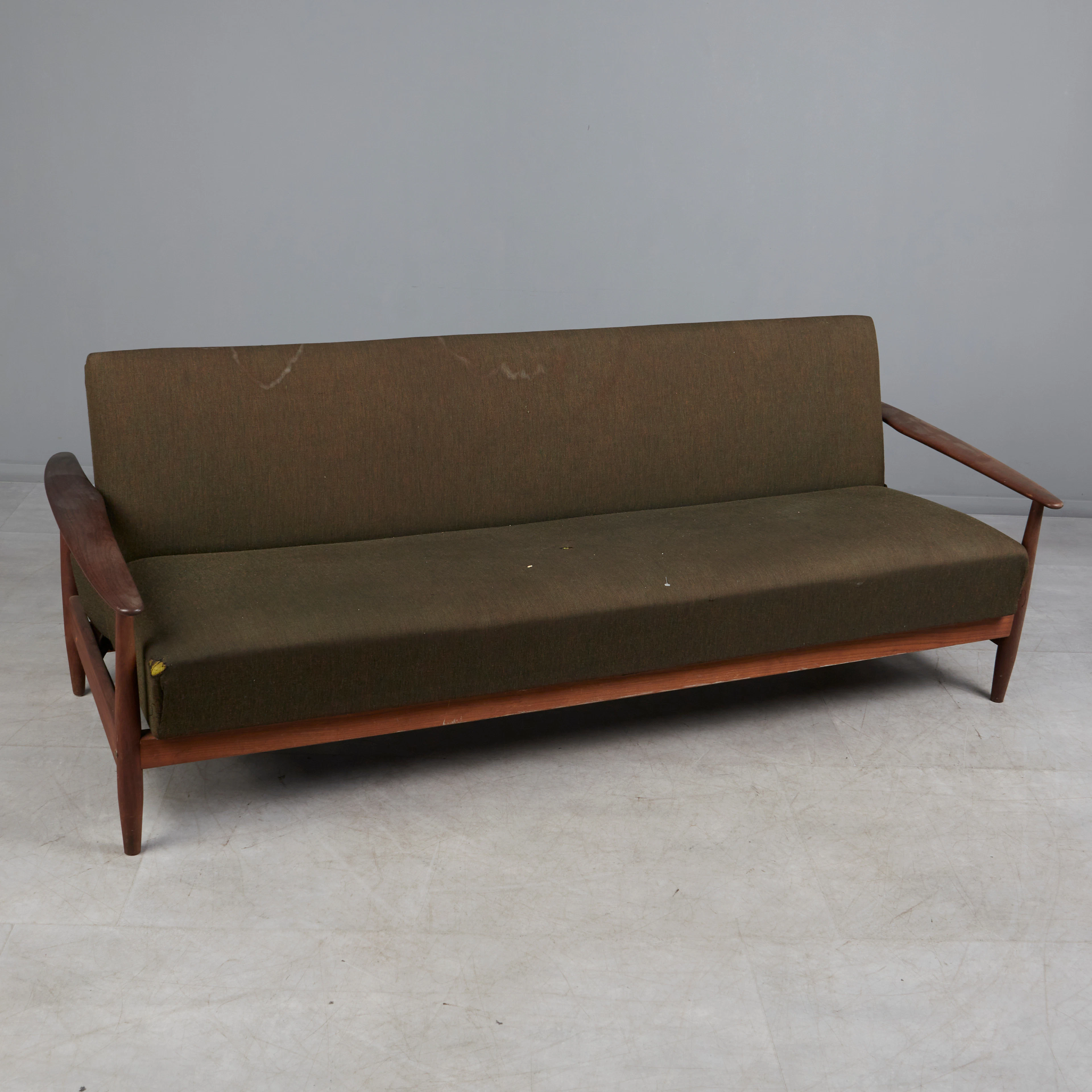 Schlafsofa / Couch, skandinavisches Design, Teak, Stoff.