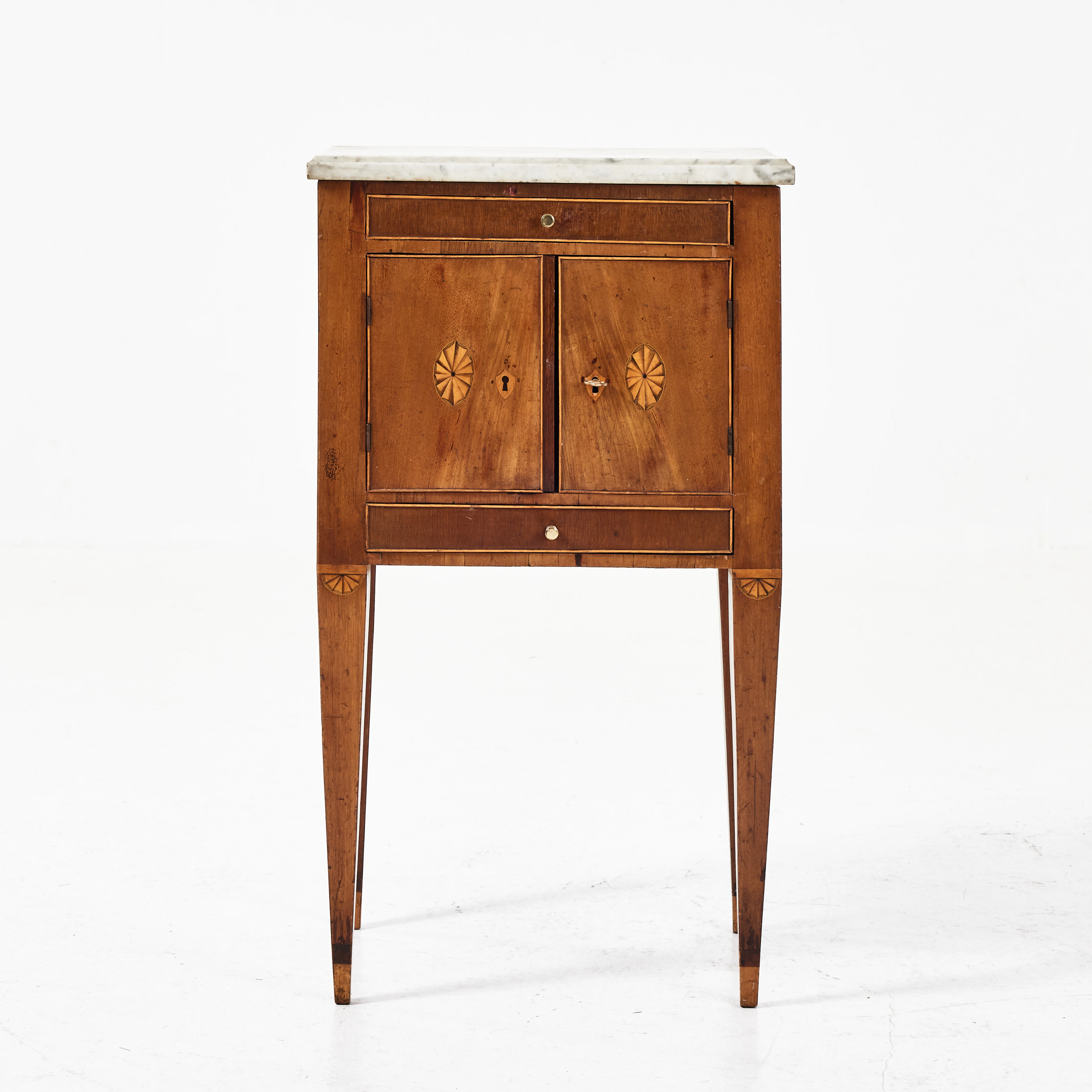 POTTSKÅP, 1800-talets första hälft, sengustavianskt, fanerad i mahogny.