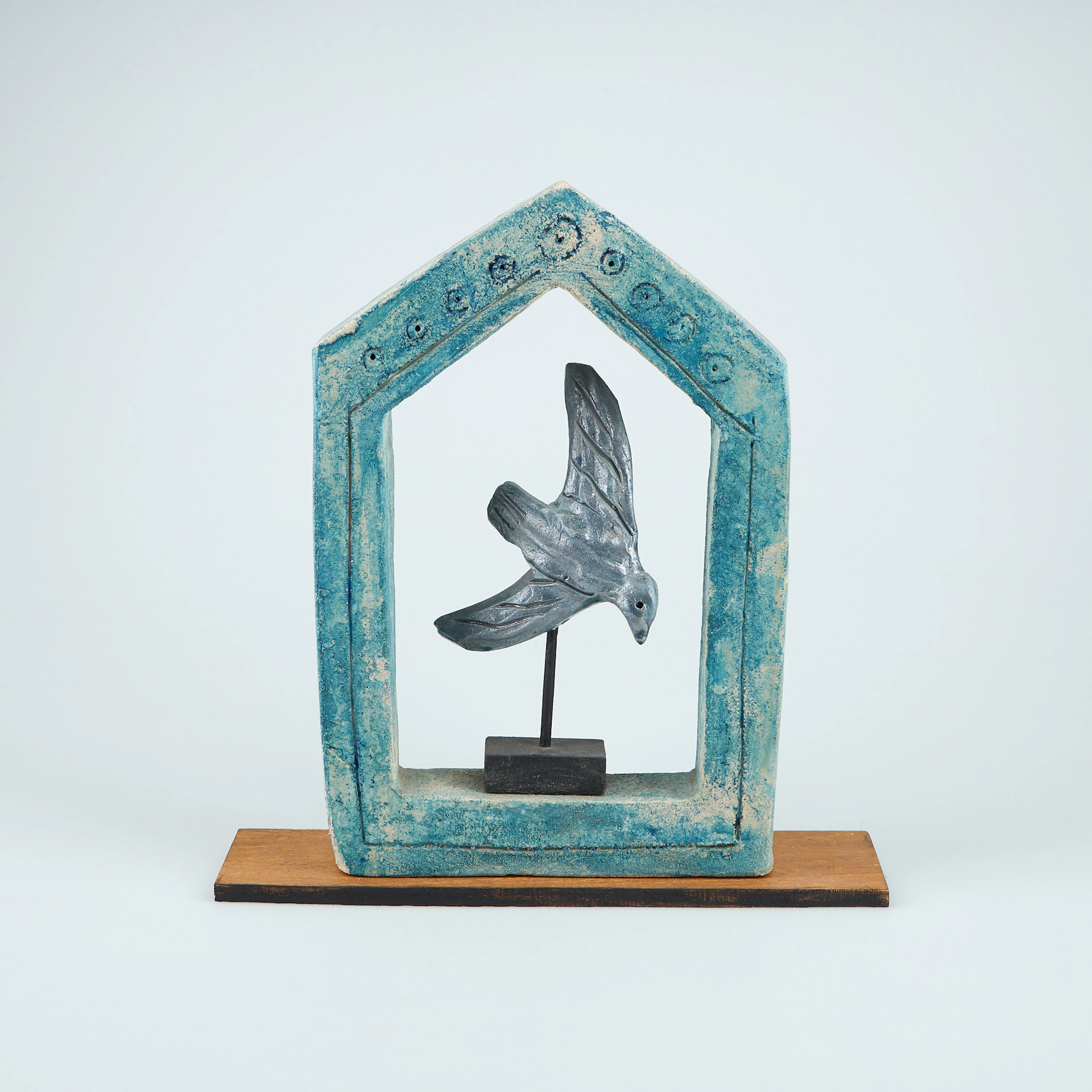 PAULI PARTANEN. KERAMIKSKULPTUR, "Nattflyg" (2010/12), signerad.