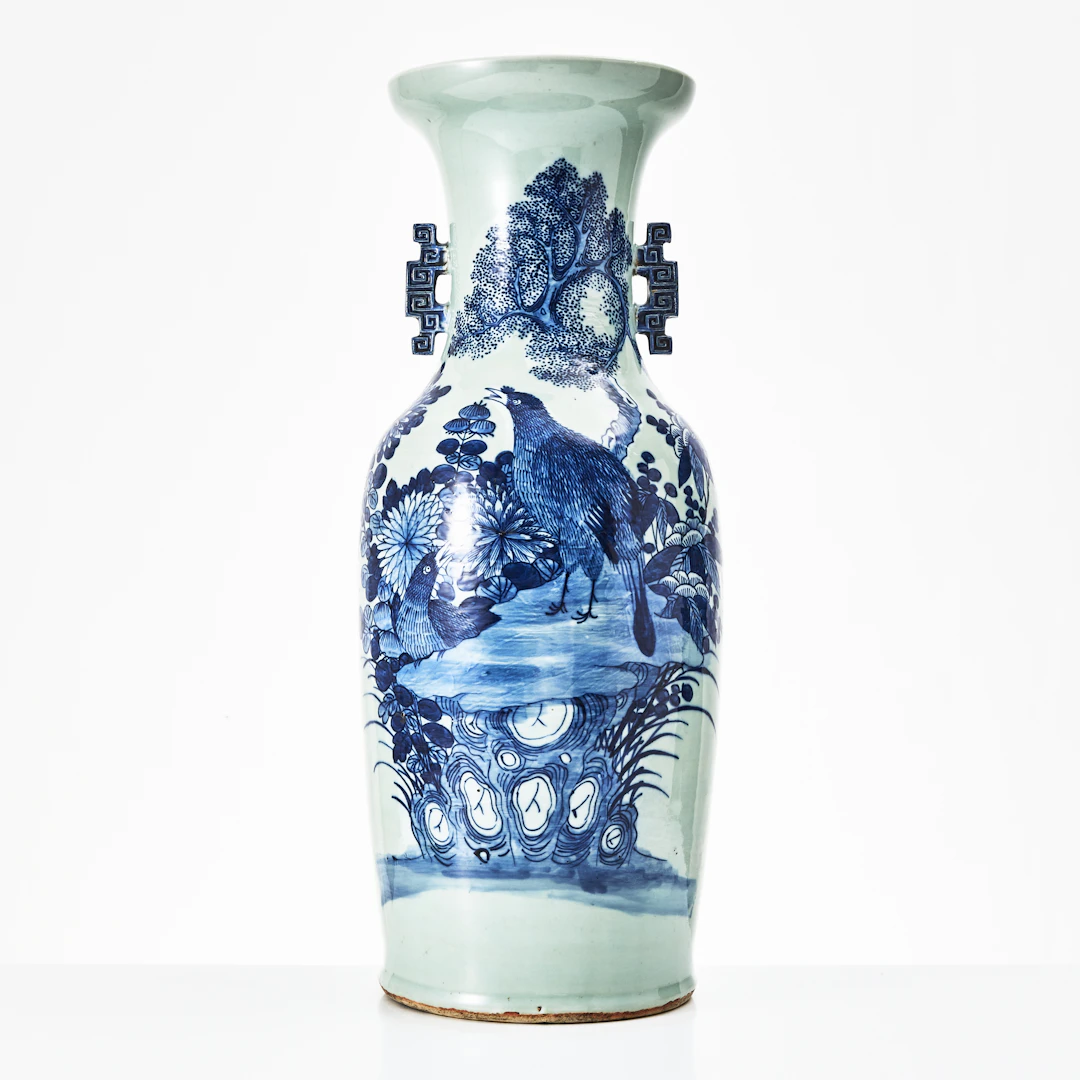 GOLVVAS, porslin, Kina, 1800-talets slut, balusterformad, med hänklar