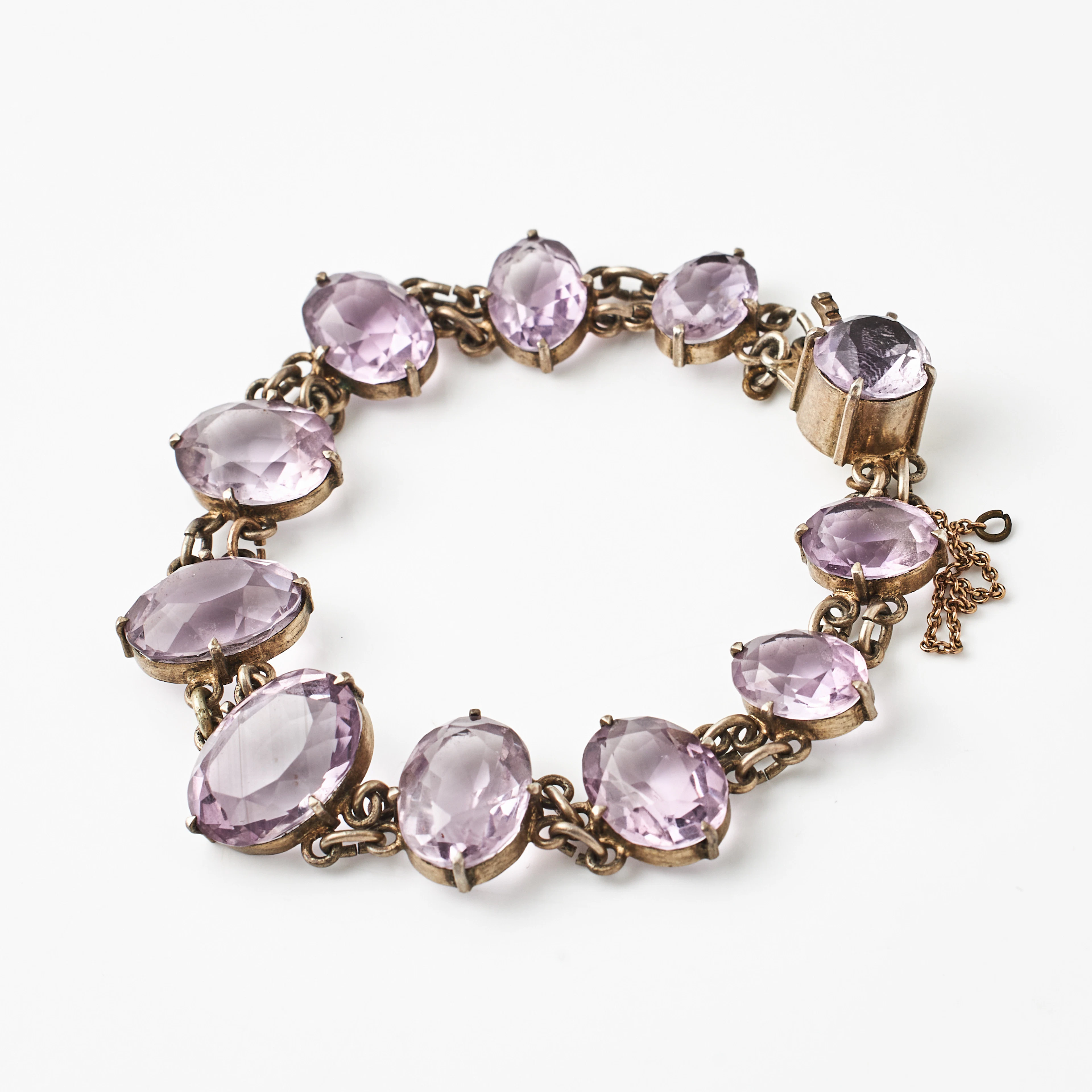 ARMBAND, silver, doserat, dekor med fasettslipade ljuslila ametister