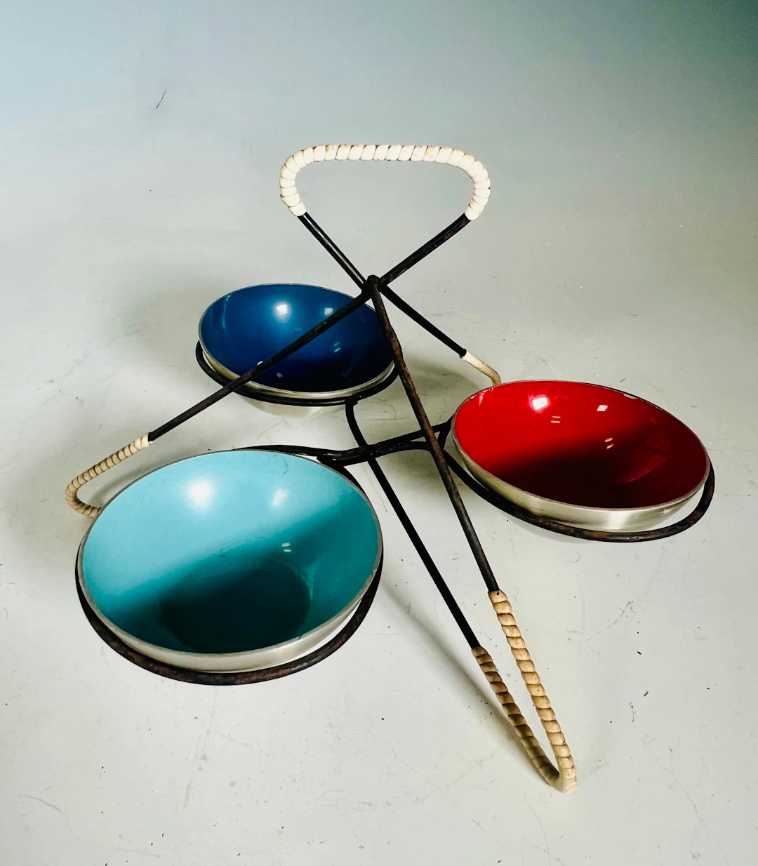 HERBERT KRENCHEL. Krenit Vintage-Etagere / Servierständer der 1950er Jahre.