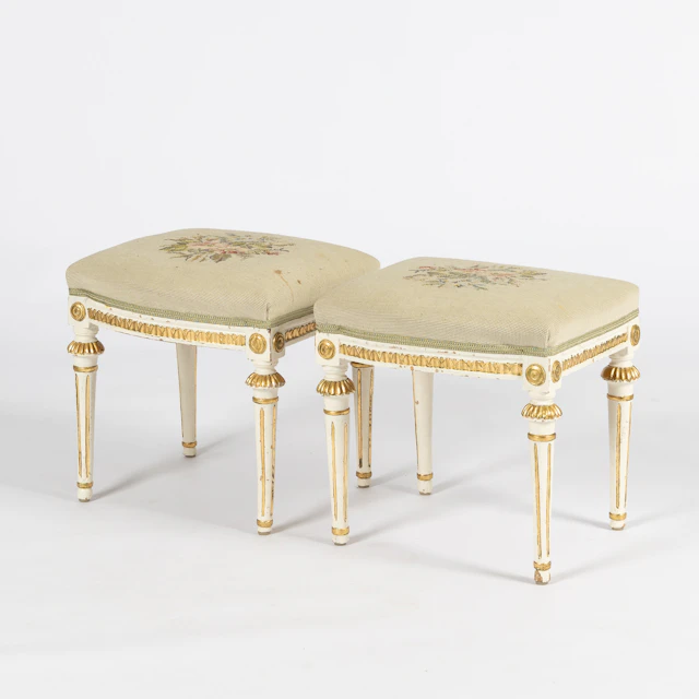 TABURETTER, ett par, sengustavianska, 1800-tal.