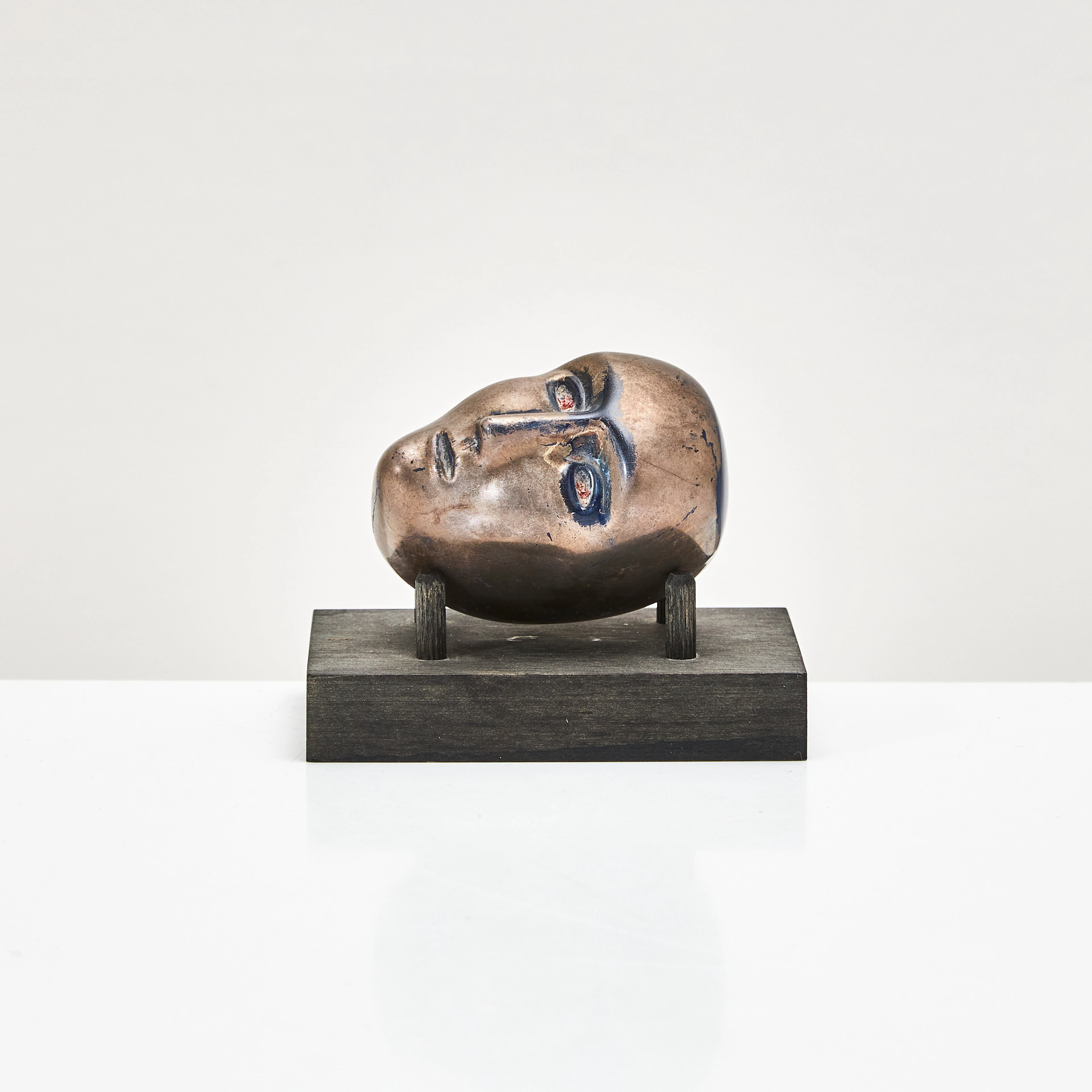 BERTIL VALLIEN. "Brains", skulptur, Kosta Boda, otydligt numrerad