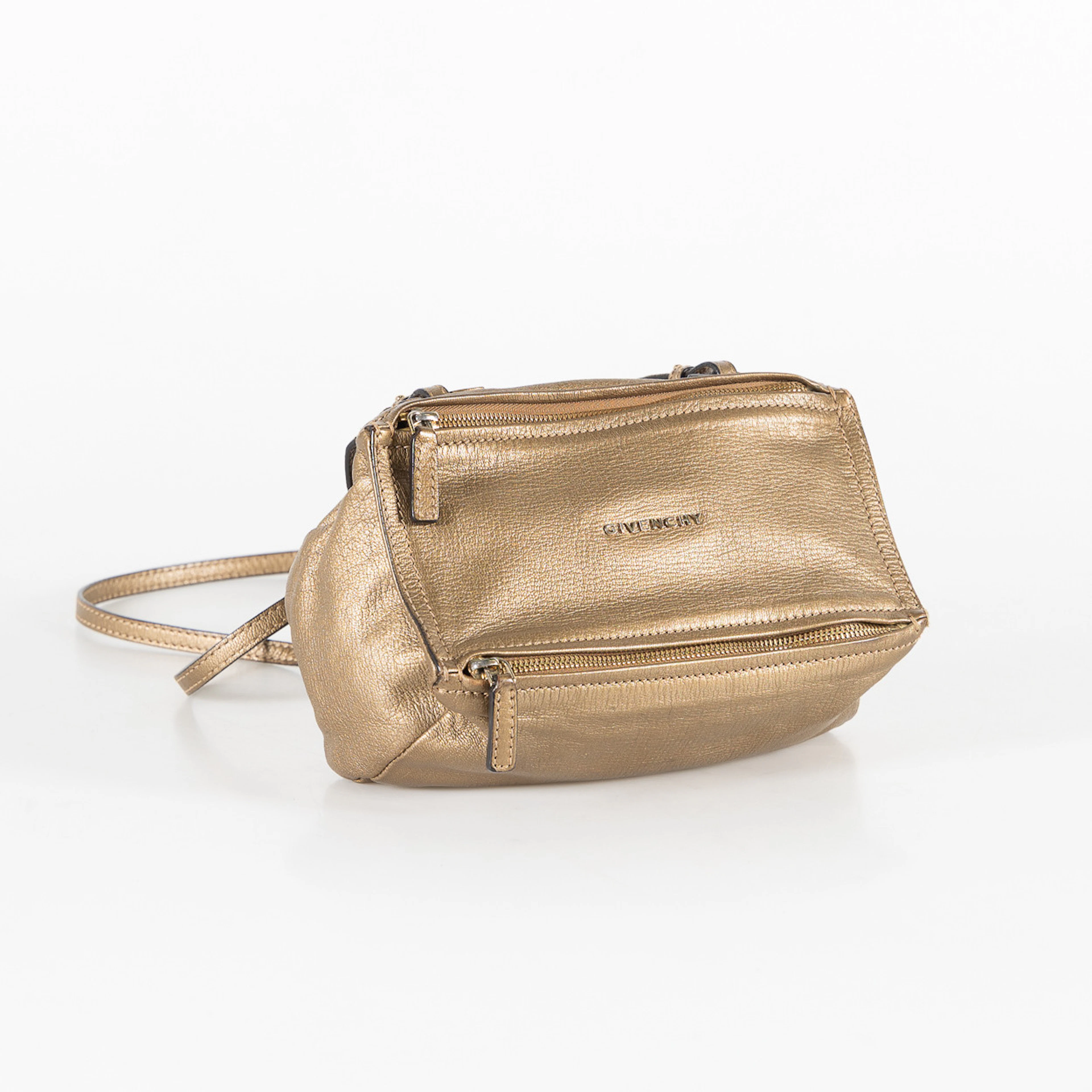 GIVENCHY, väska "Pandora Mini" clutch, i getskinn.