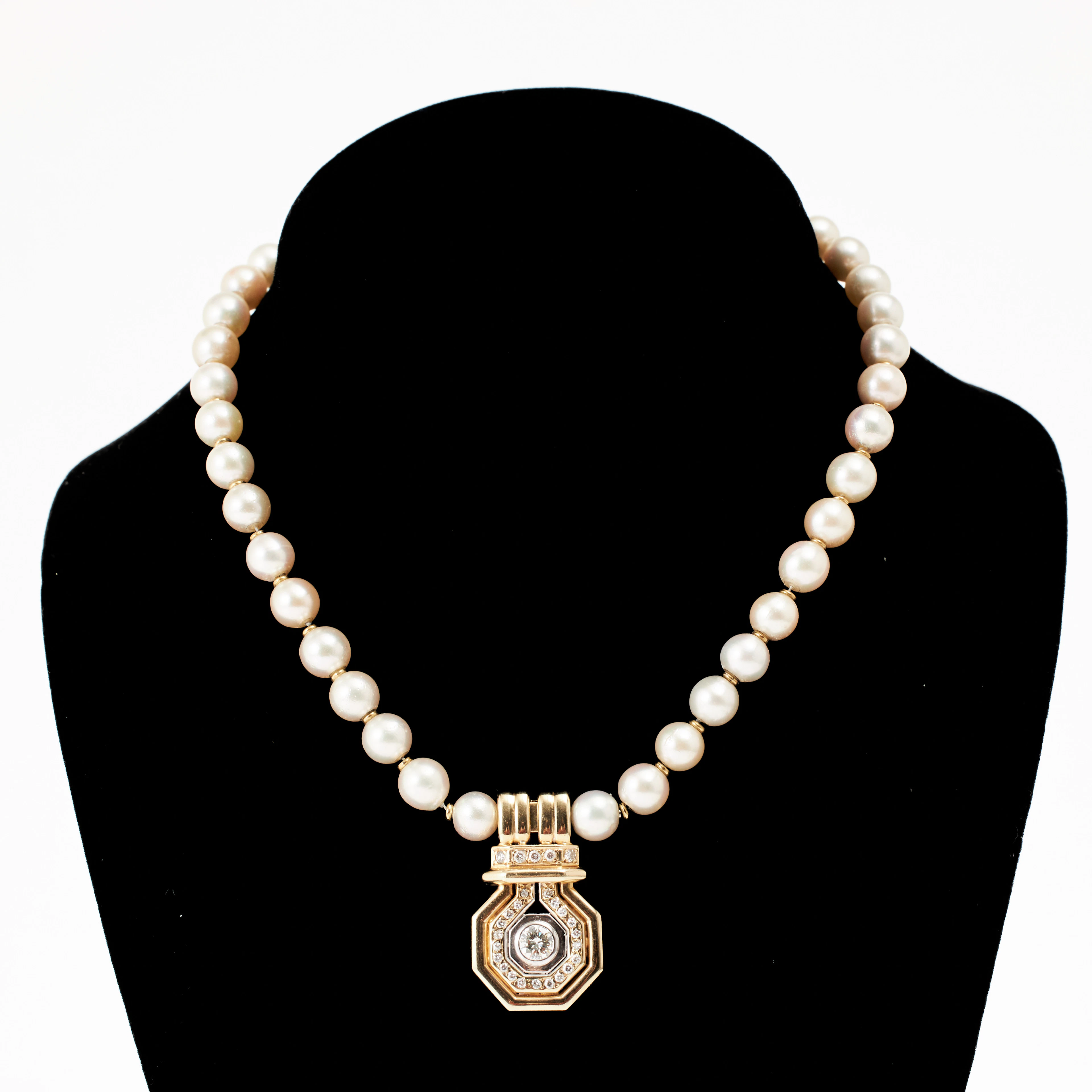 COLLIER, odlade saltvattenspärlor ca 7,5-7,7 mm, mittparti, 14 k röd/vitguld