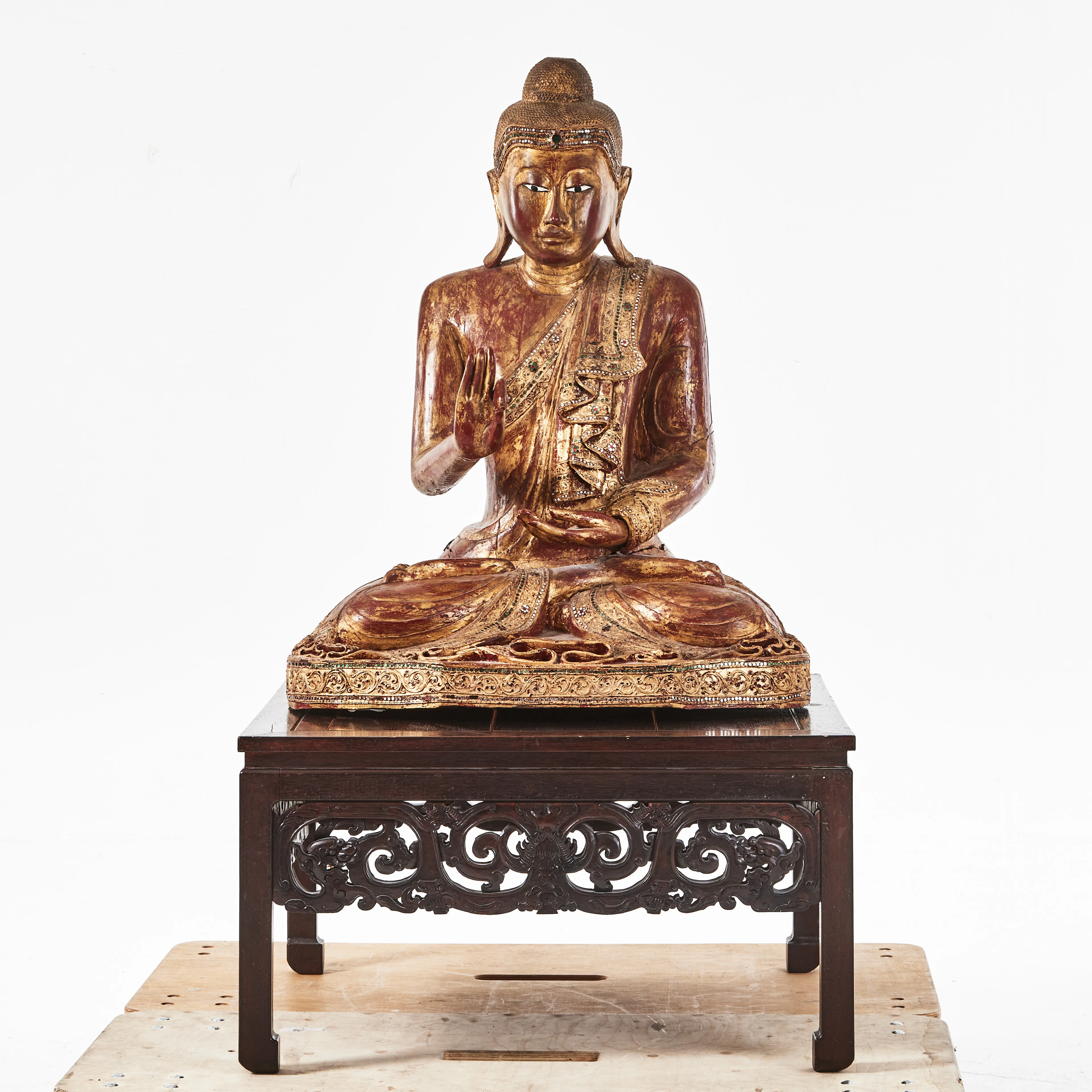 BUDDHA, Thailand, 1900-talets senare del, skulpterad i trä, bemålad
