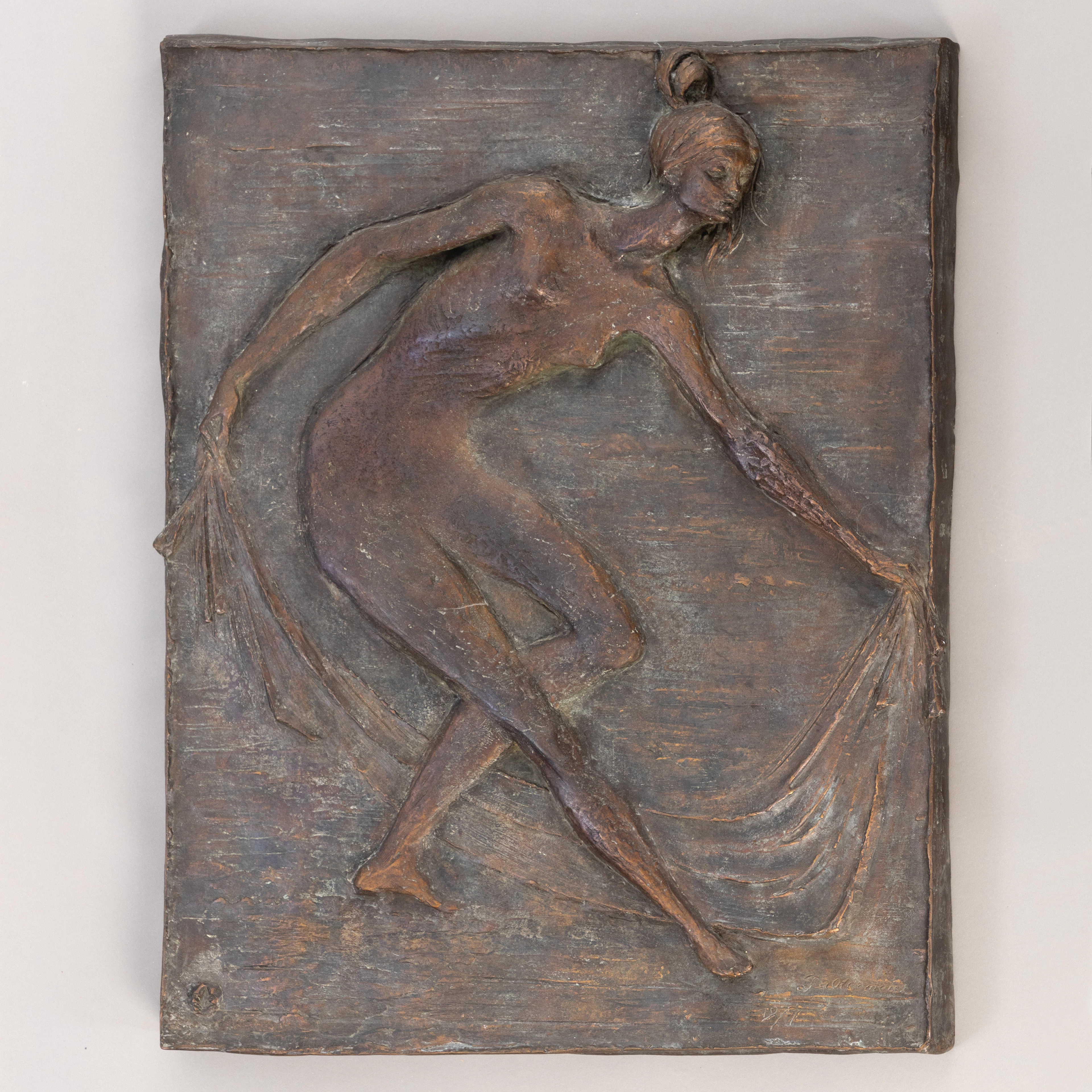 HEINRICH FALTERMEIER (1909-1999). Wandrelief, Weibliche Figur mit Tuch.
