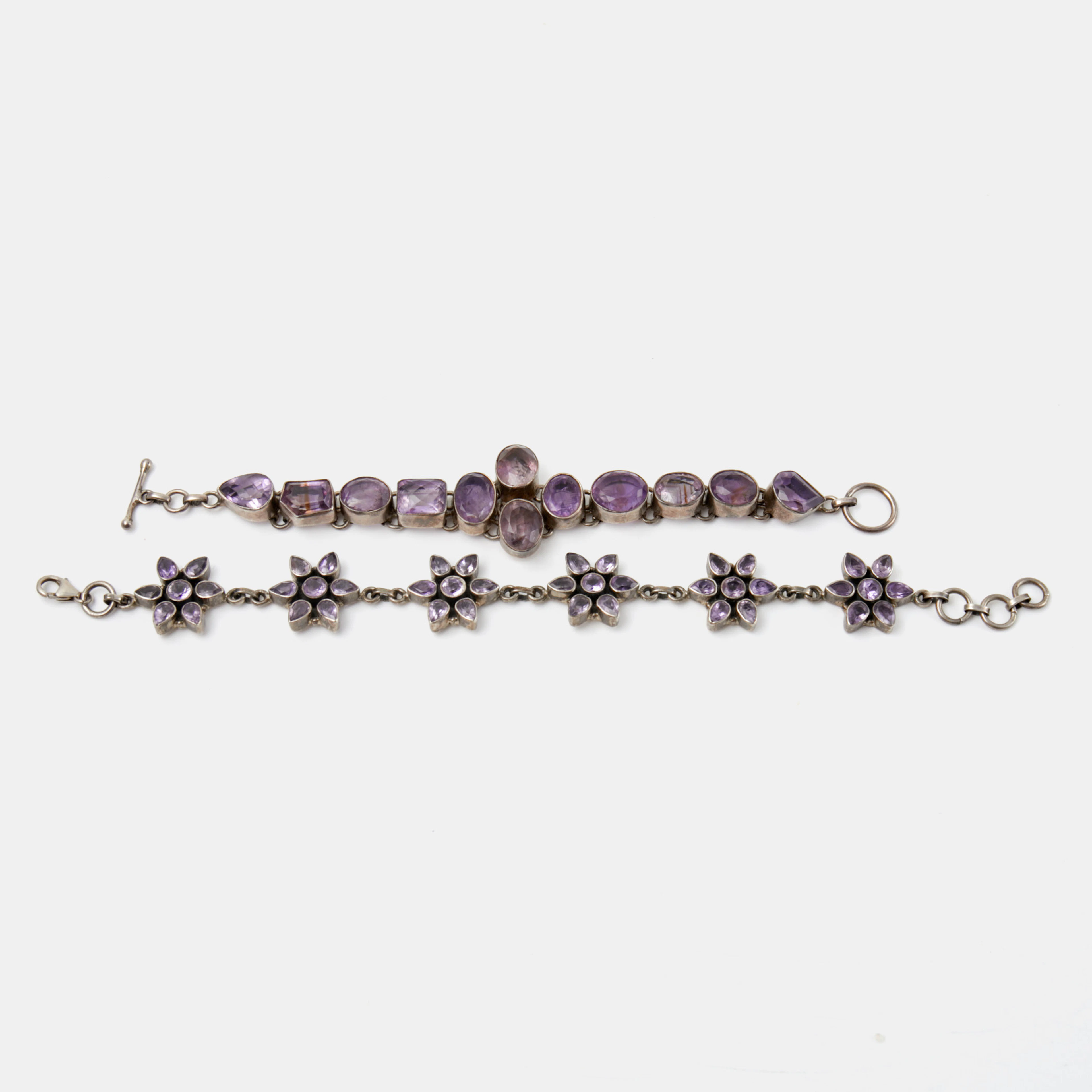 ARMBAND, 2 st, sterlingsilver, infattade ametister, 1900-tal.