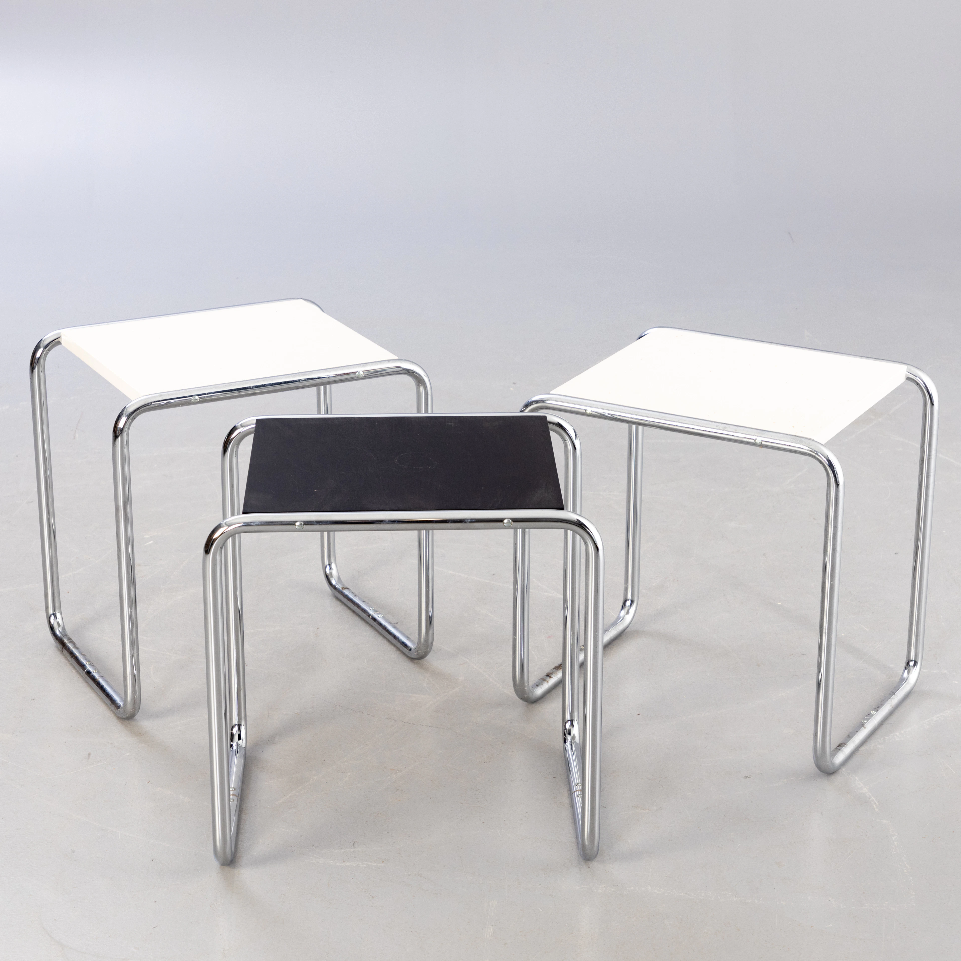 MARCEL BREUER. 3 Laccio Beistelltische, Arnold Bauhaus Collection