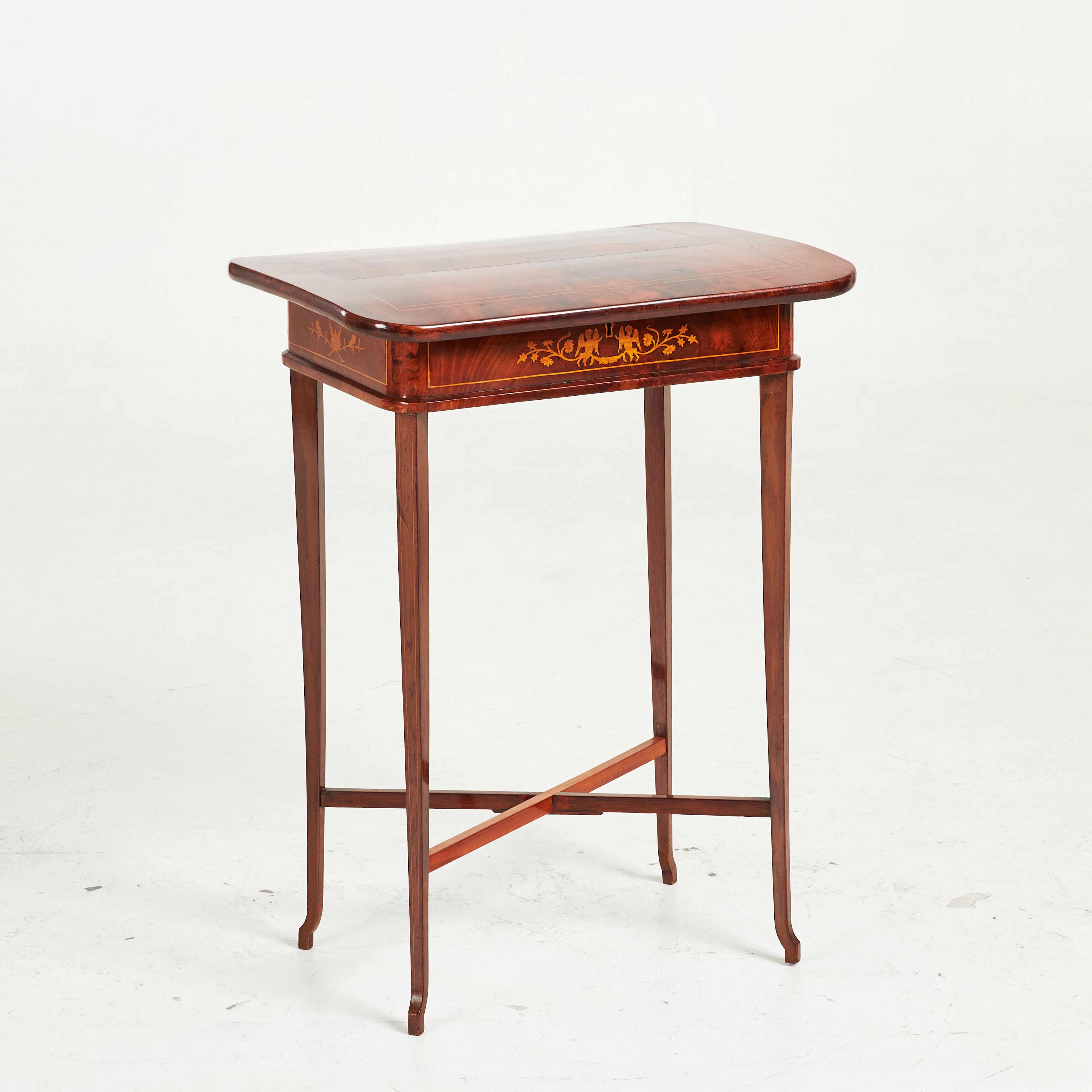 SYBORD. 1800-talets första delar, mahogny, intarsia, kvadratiska avsmalnade