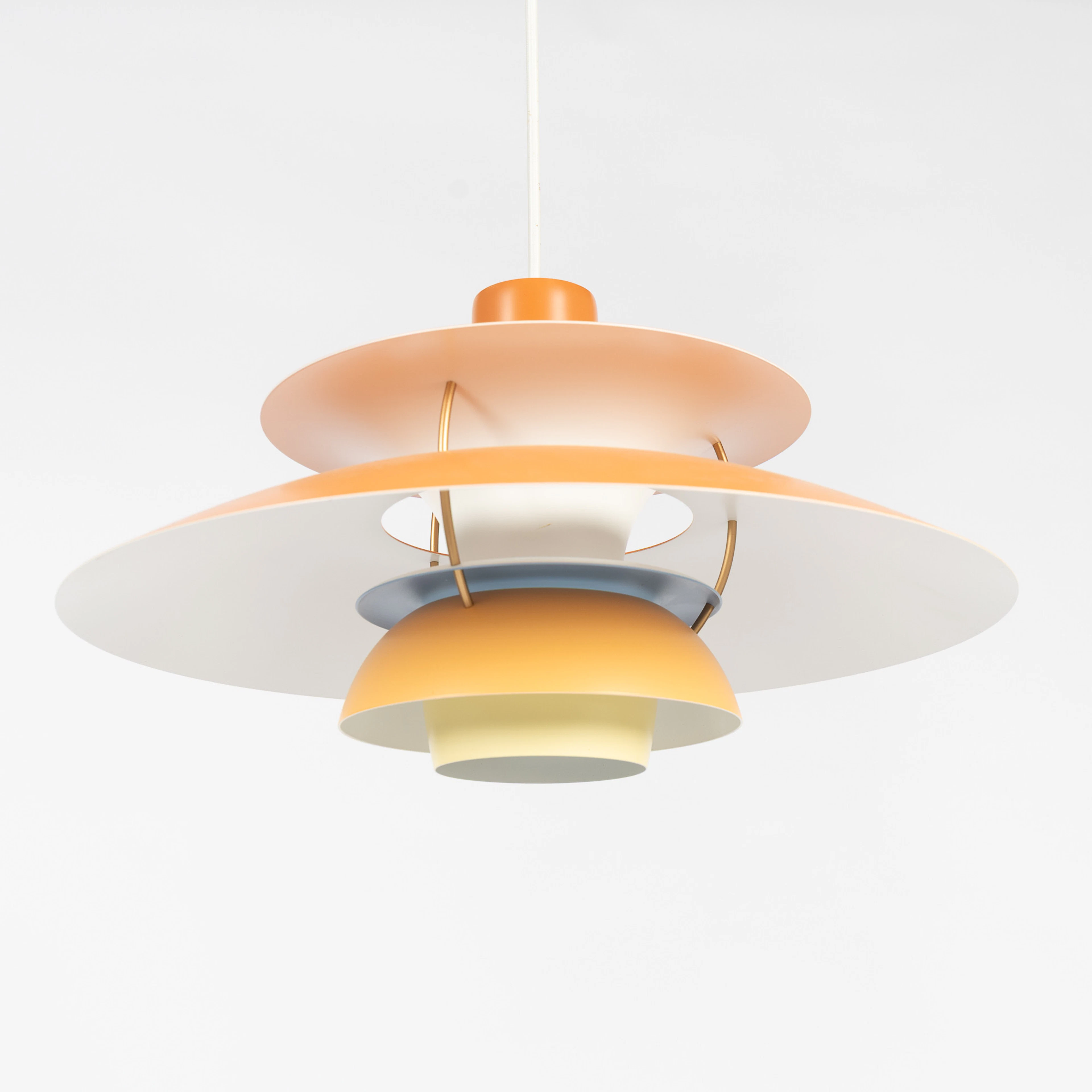 POUL HENNINGSEN. Taklampa, "PH 5, Hues of Orange", för Louis Poulsen, Danmark.