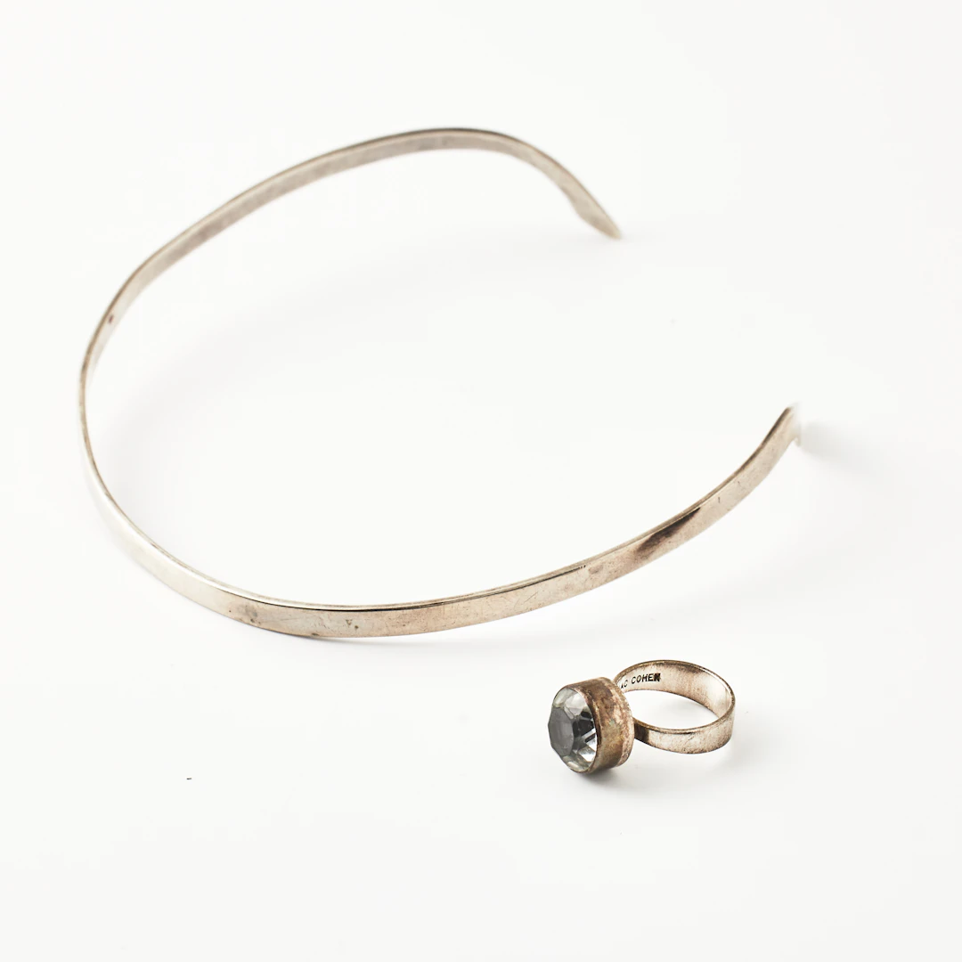 ISAAC COHEN, ring, med fasettslipad vit sten, halsring, silver, Stockholm