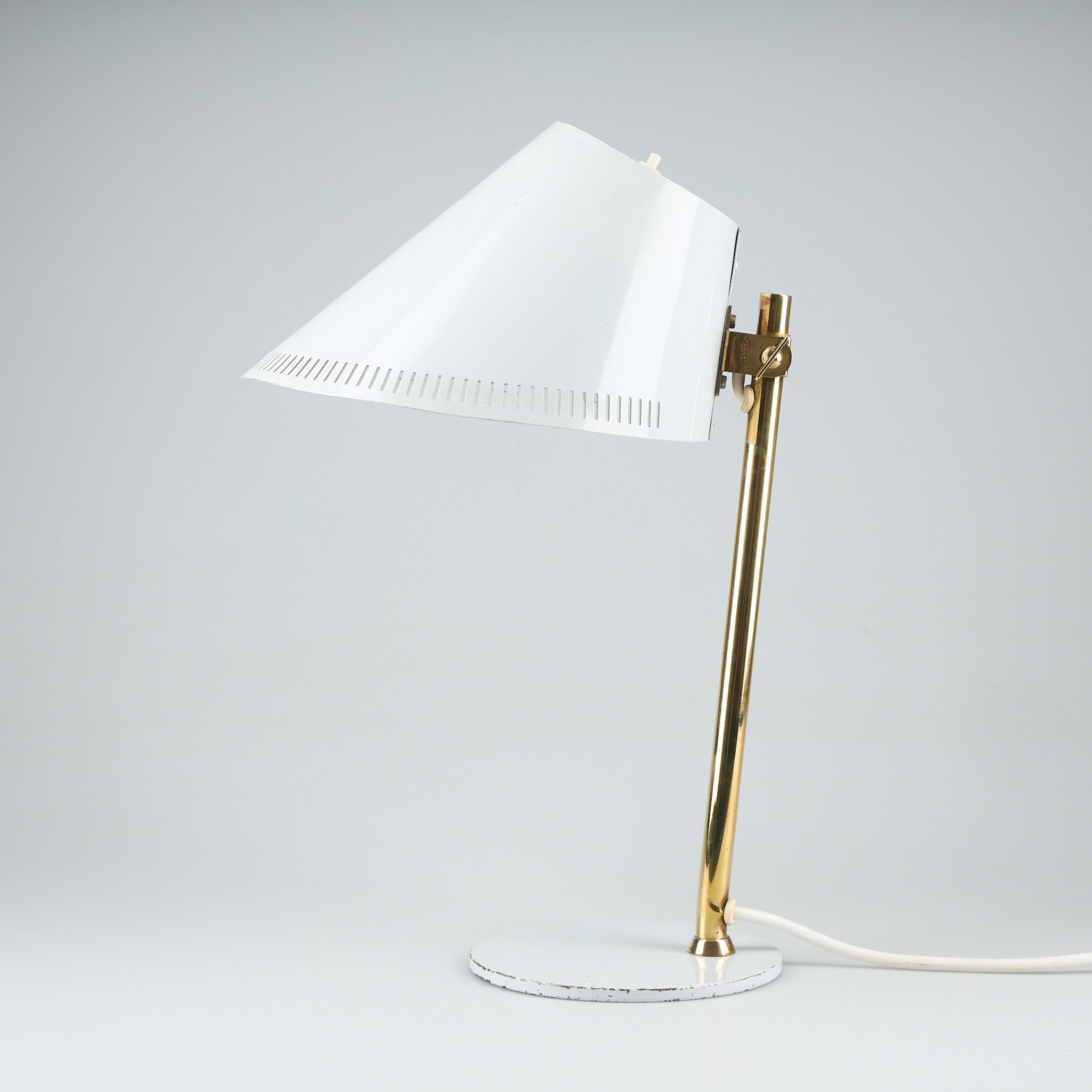 PAAVO TYNELL. Bordslampa, modell 9227, Idman 1960-tal.
