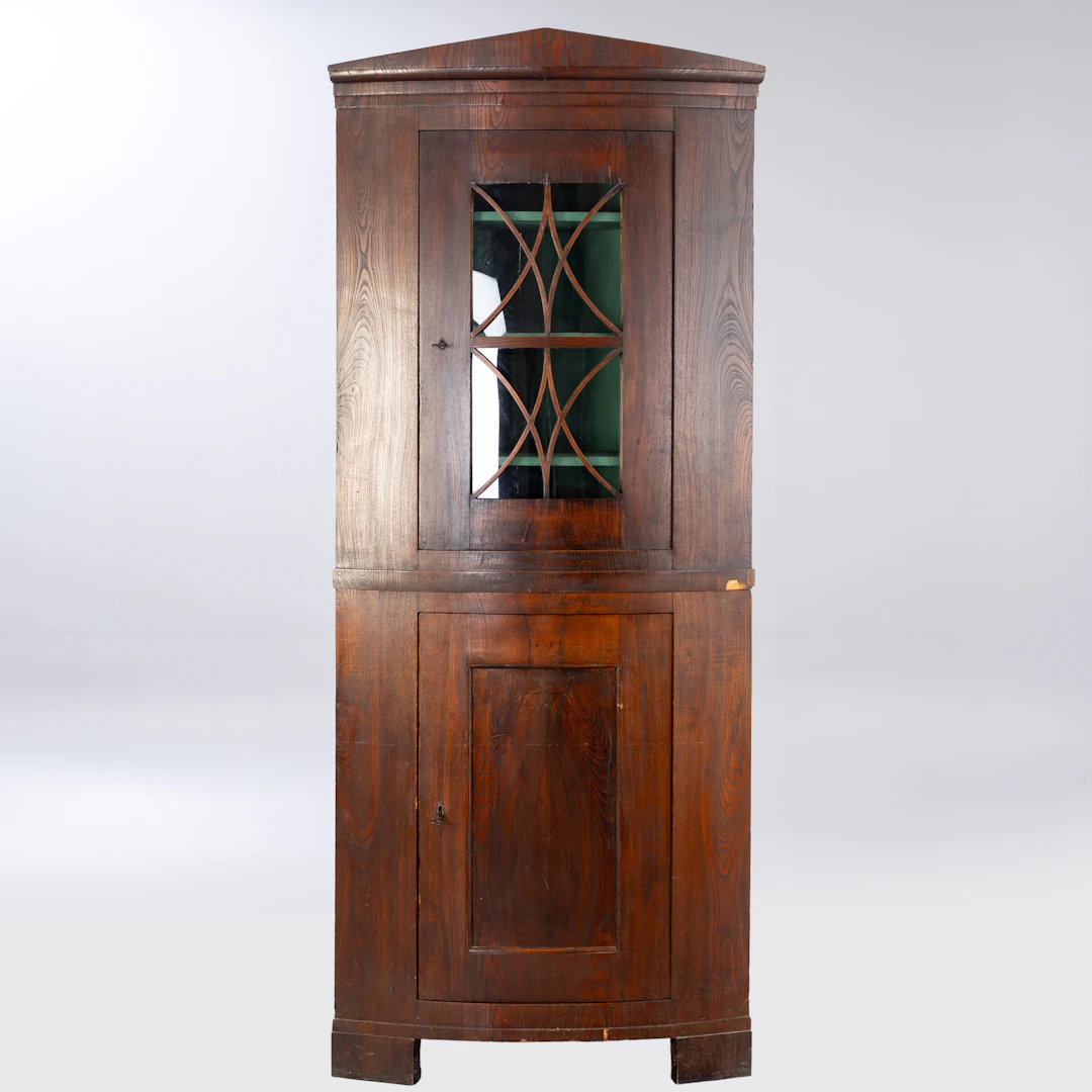 Eckschrank, Norddeutschland, um 1830/40.