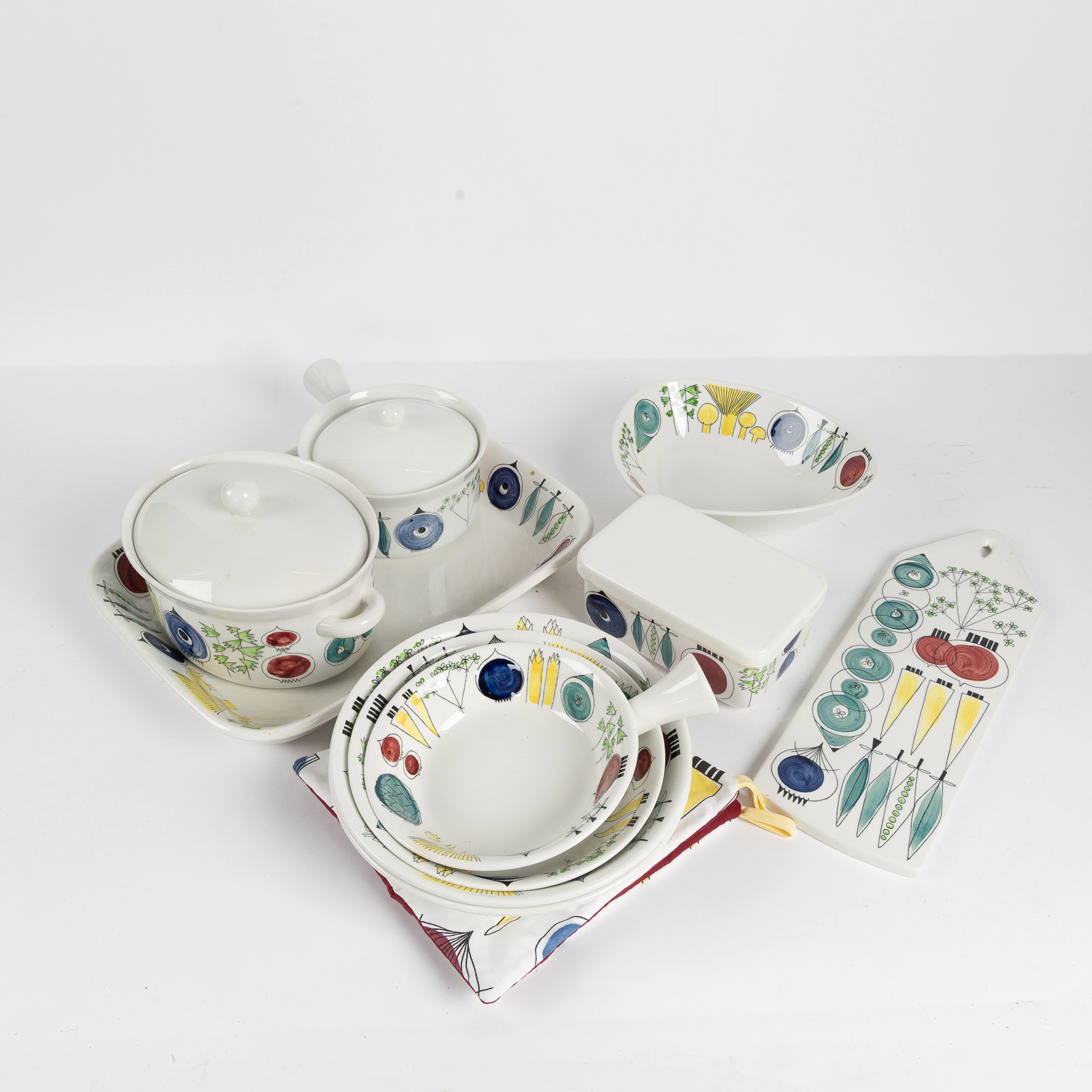 MARIANNE WESTMAN. Servisdelar, 12 delar, "Picknick", Rörstrand.