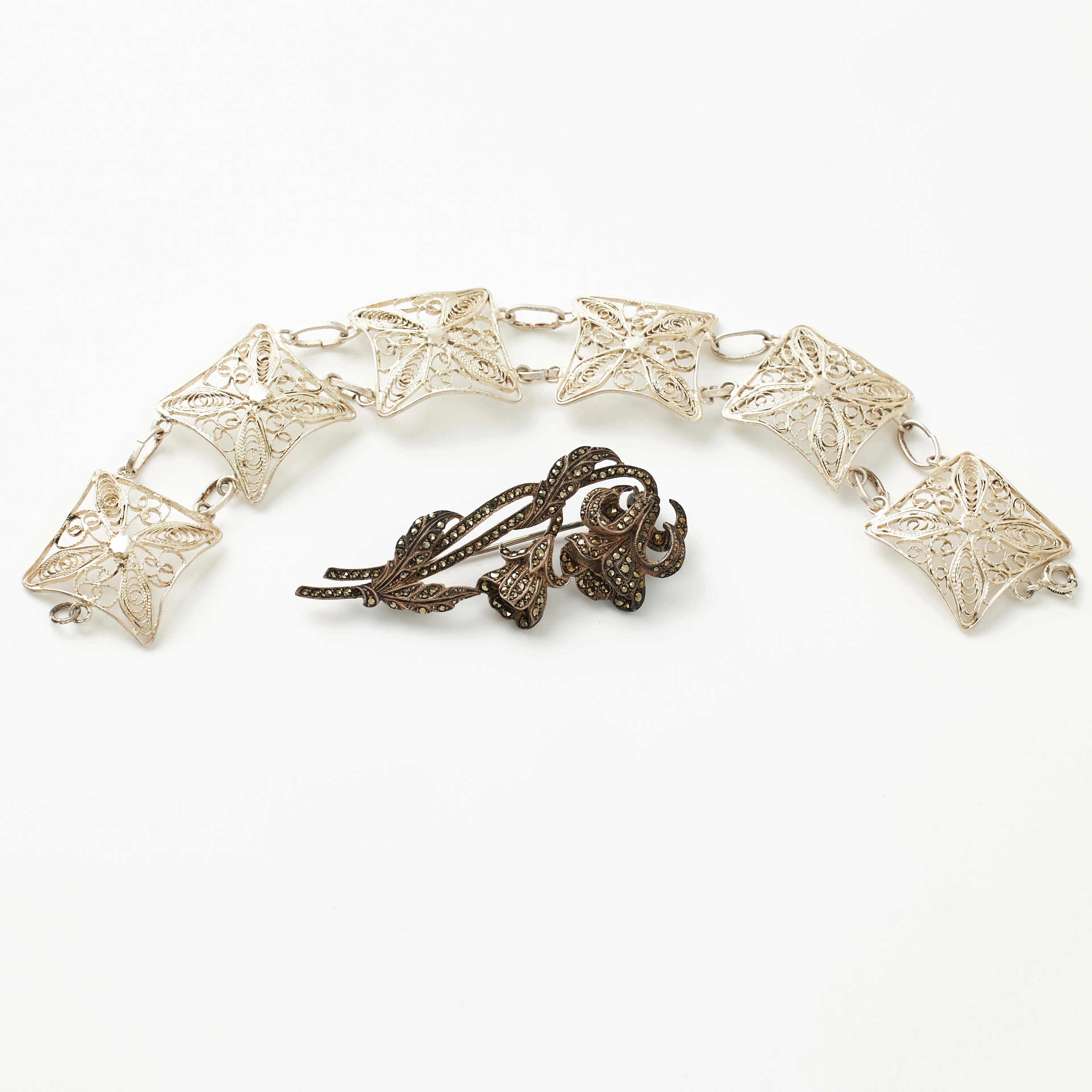 BROSCH, silver, i form av en blomkvist, dekor med markasiter, ARMBAND