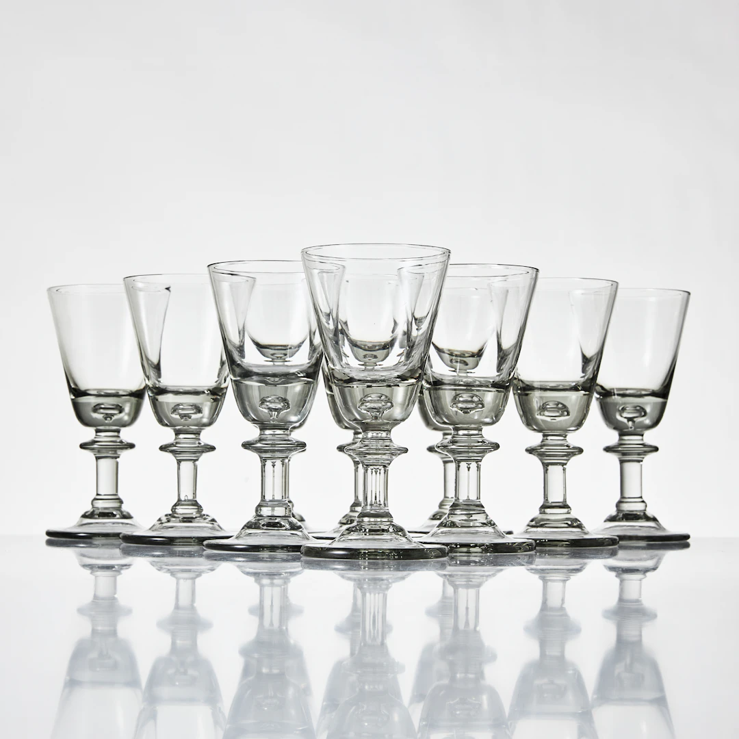 VINGLAS, 10 st, glas, tillverkade i 1700-talstil, grå glasmassa.