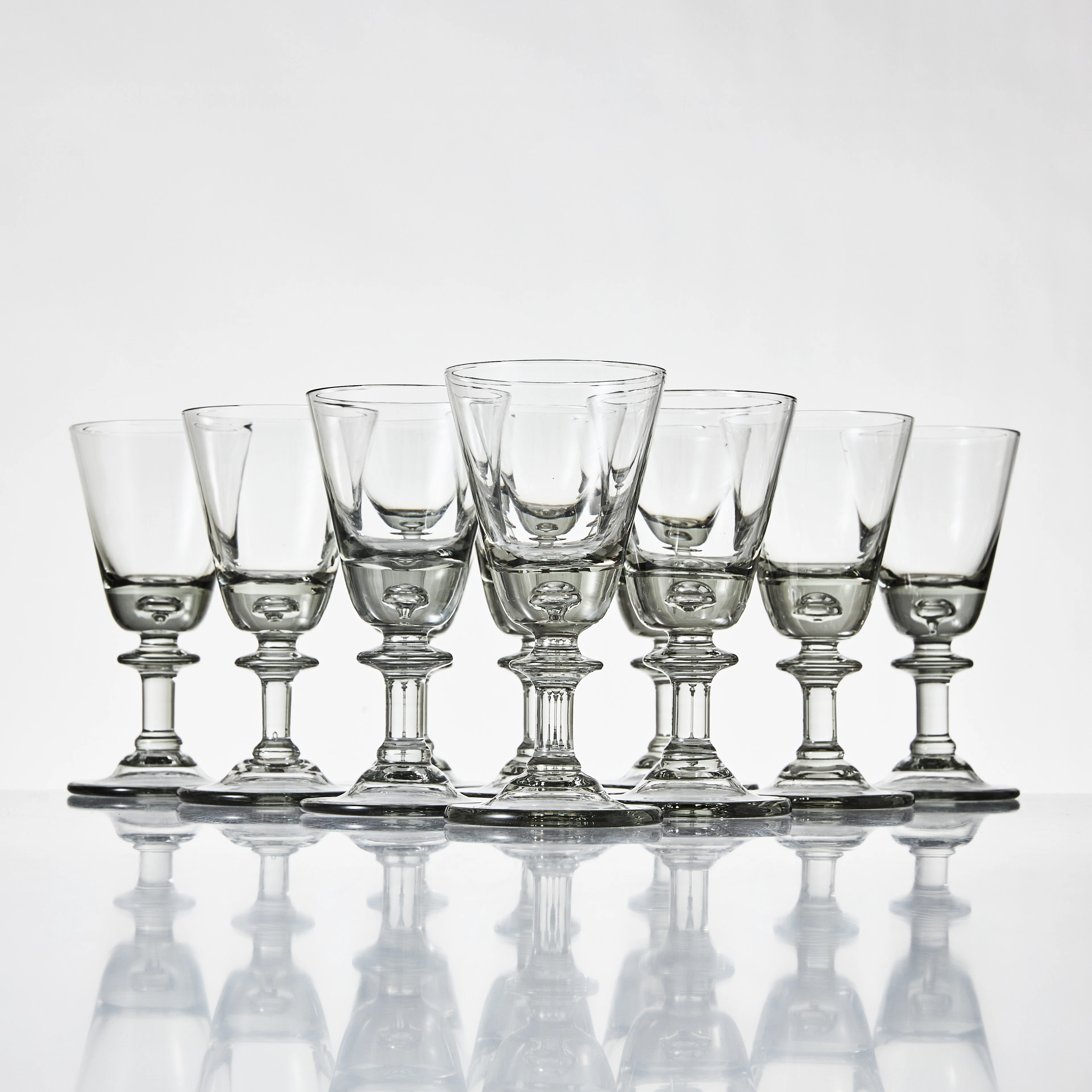 VINGLAS, 10 st, glas, tillverkade i 1700-talstil, grå glasmassa.