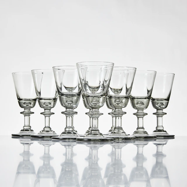 VINGLAS, 10 st, glas, tillverkade i 1700-talstil, grå glasmassa.