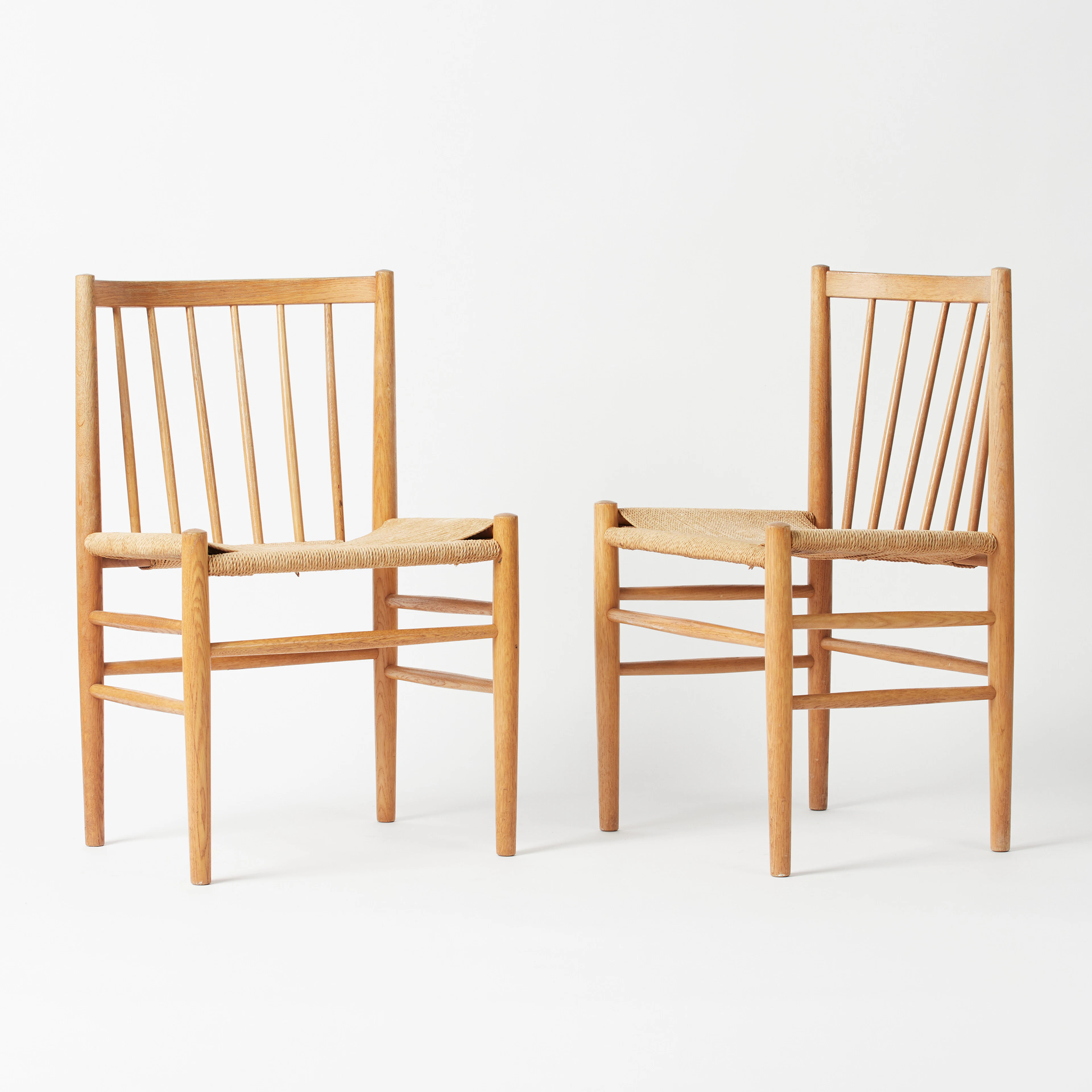 JØRGEN BÆKMARK. FDB Møbler. Set Stühle, Modell 'J80', Eiche, Papierkordel