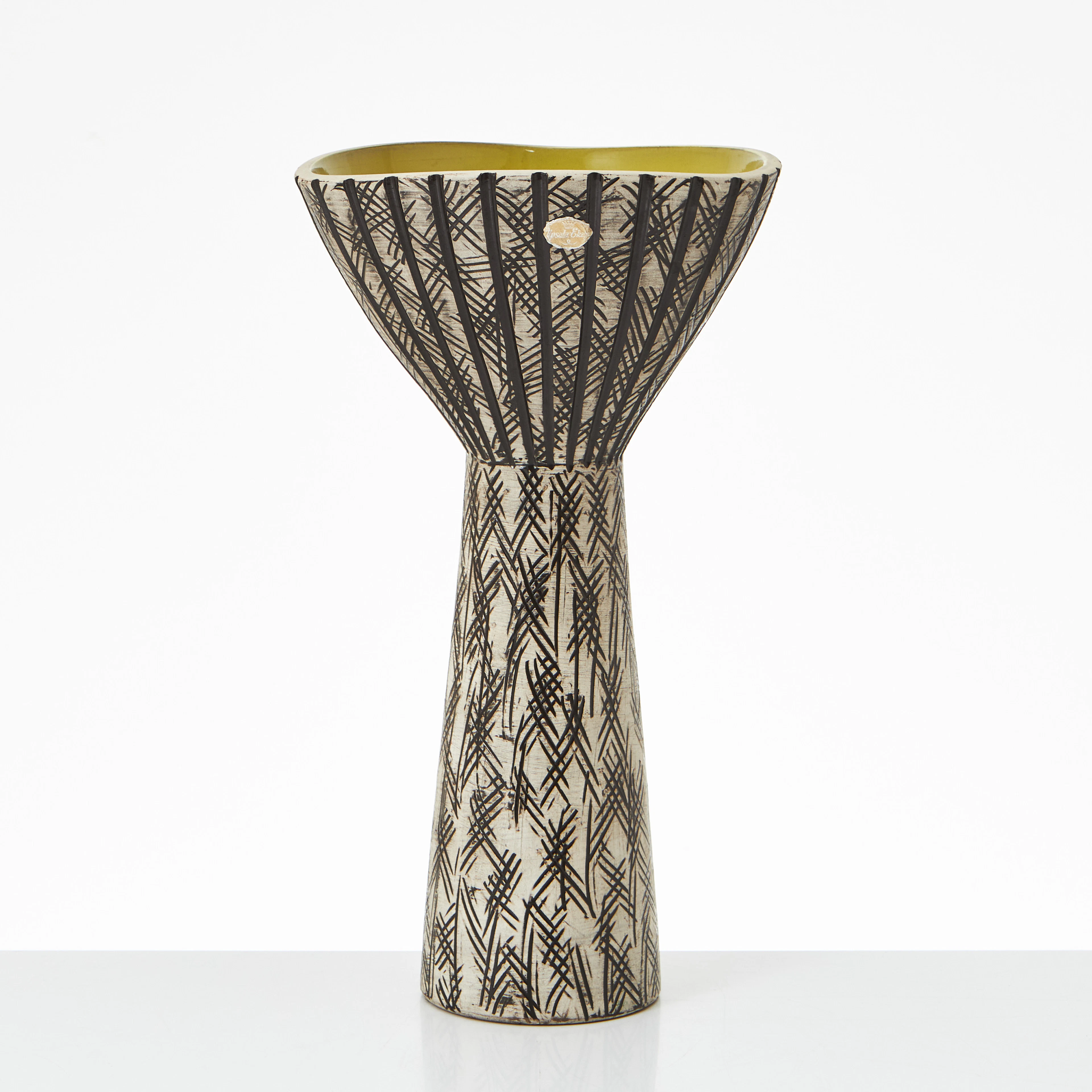 MARI SIMMULSON. (Sverige, 1911–2000). "Calypso", vas, keramik, 1950-tal
