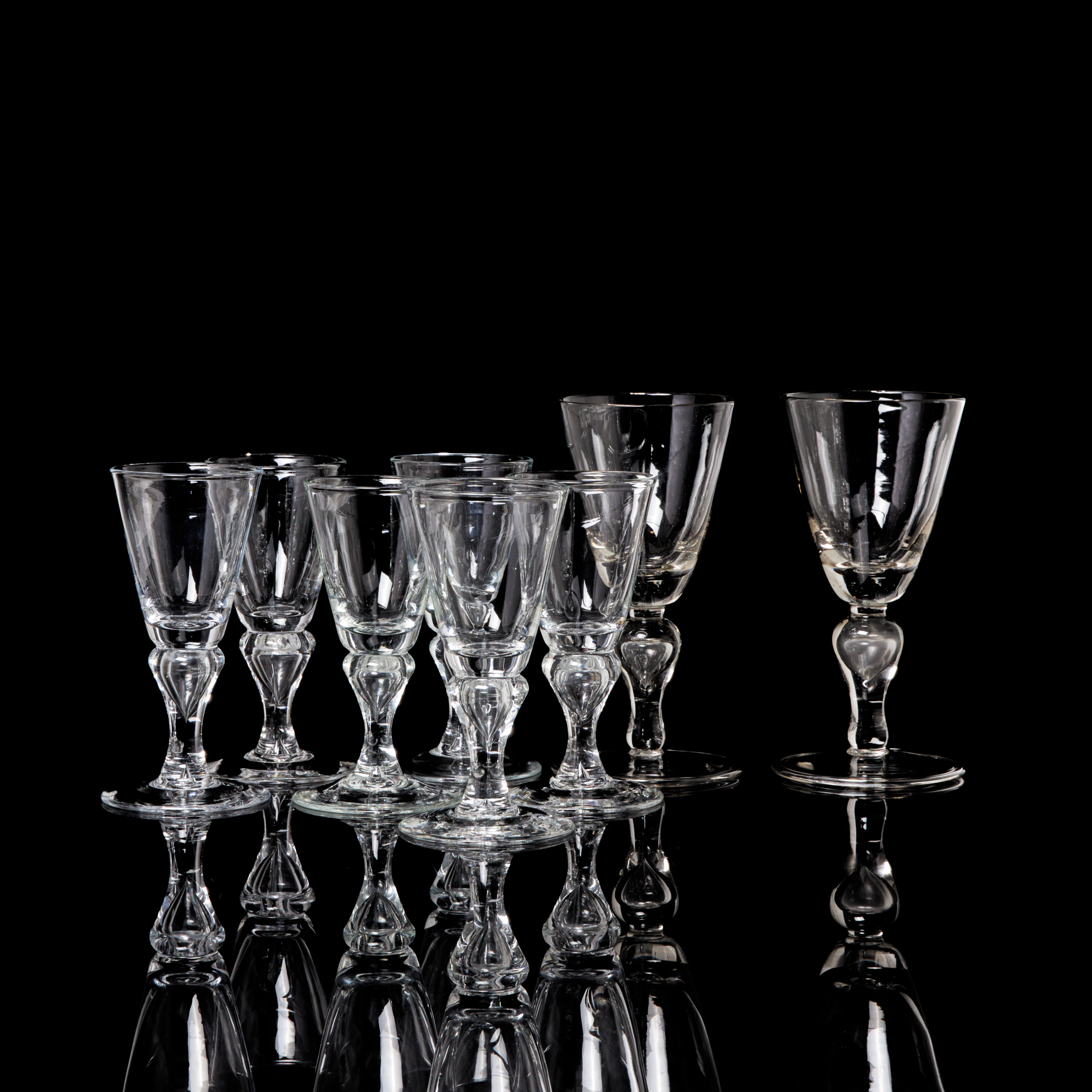 LARS SJÖBERG. Vinglas, 8 st, "Slottet", glas, för Reijmyre.