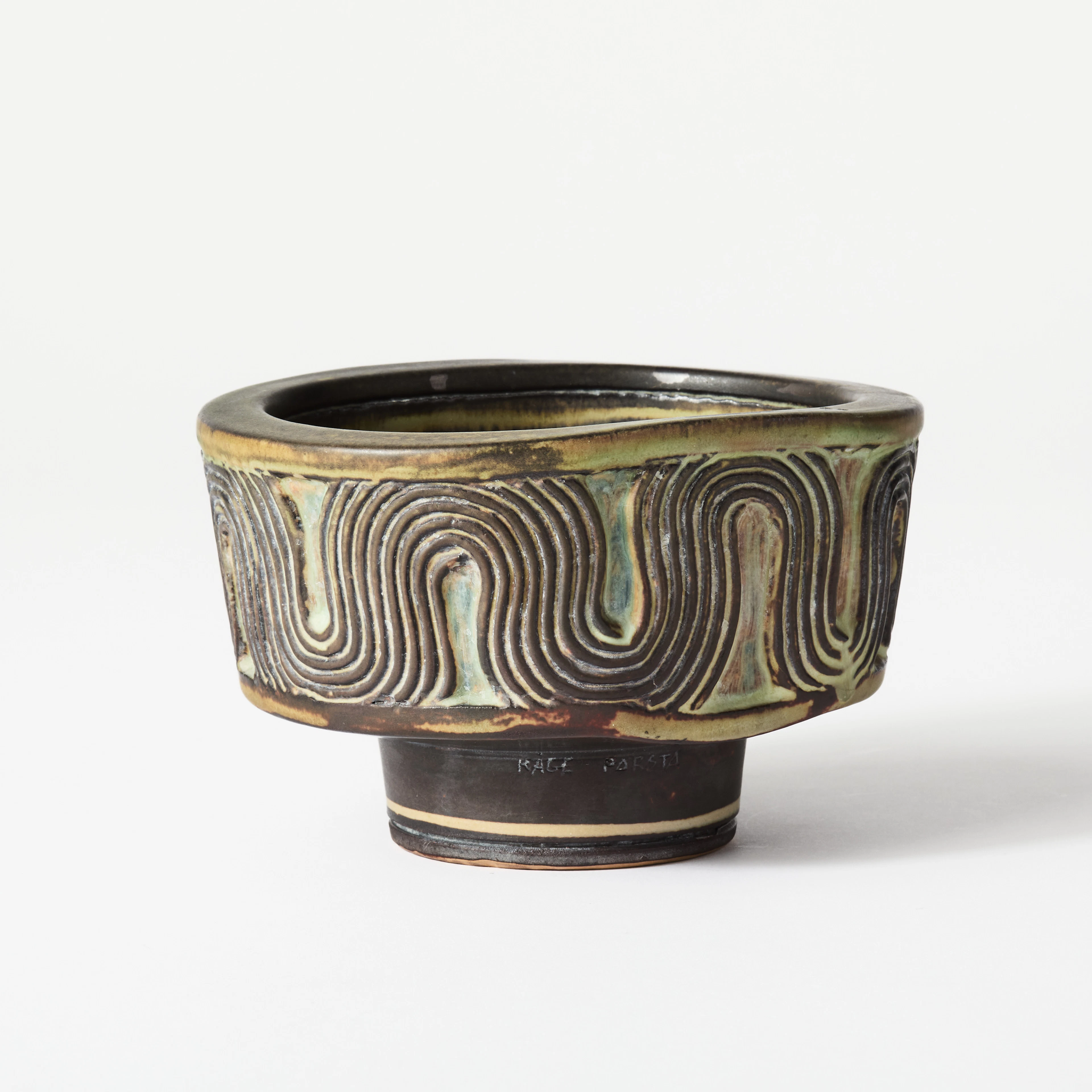 WILHELM KÅGE. Skål, Gustavsberg 1948, Farsta, ristad dekor, glasyr