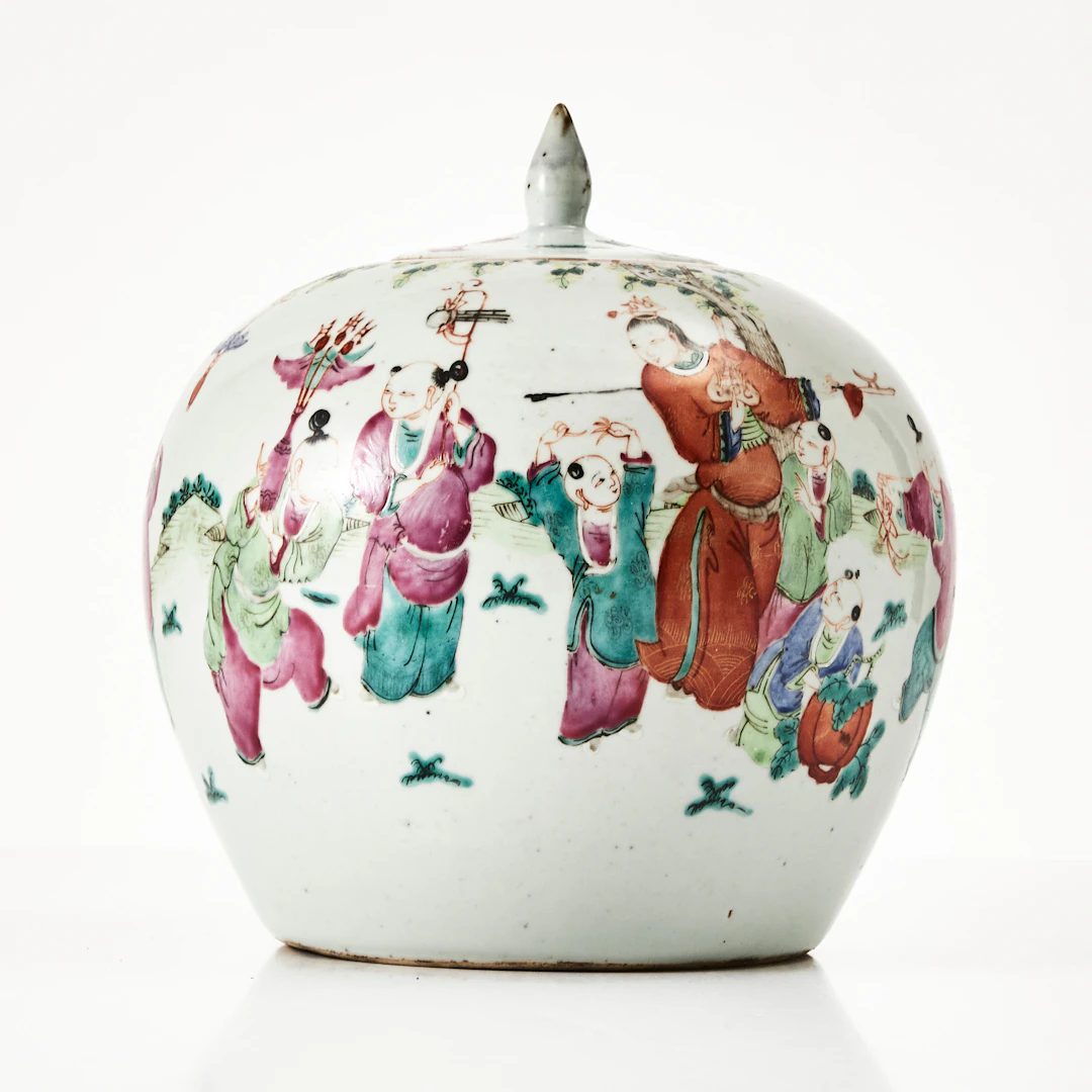 BOJAN MED LOCK, porslin, Kina, 1800-talets andra hälft, dekor i famille