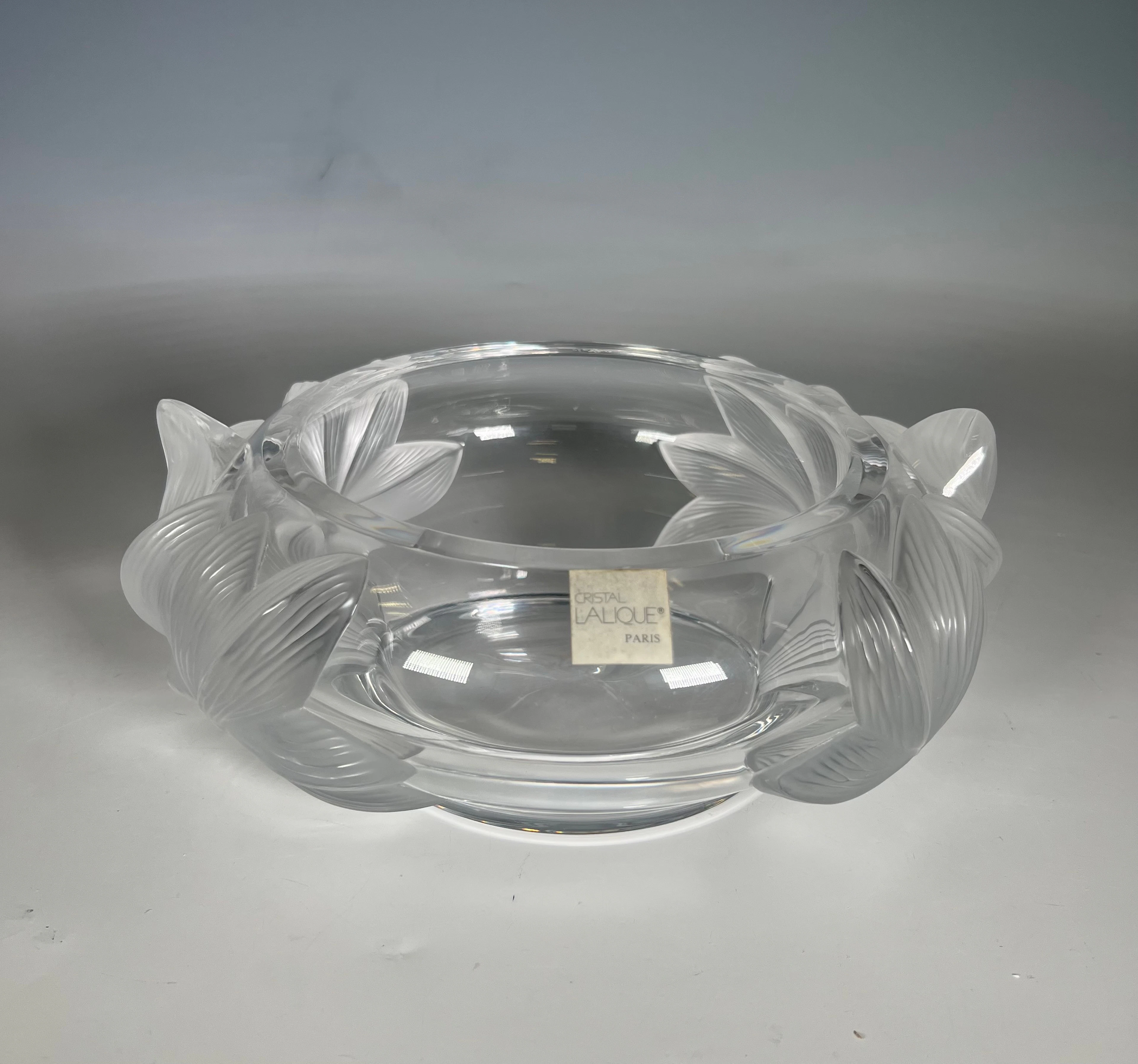 RENÉ LALIQUE. Große Schale / Tafelaufsatz aus massivem Kristallglas.