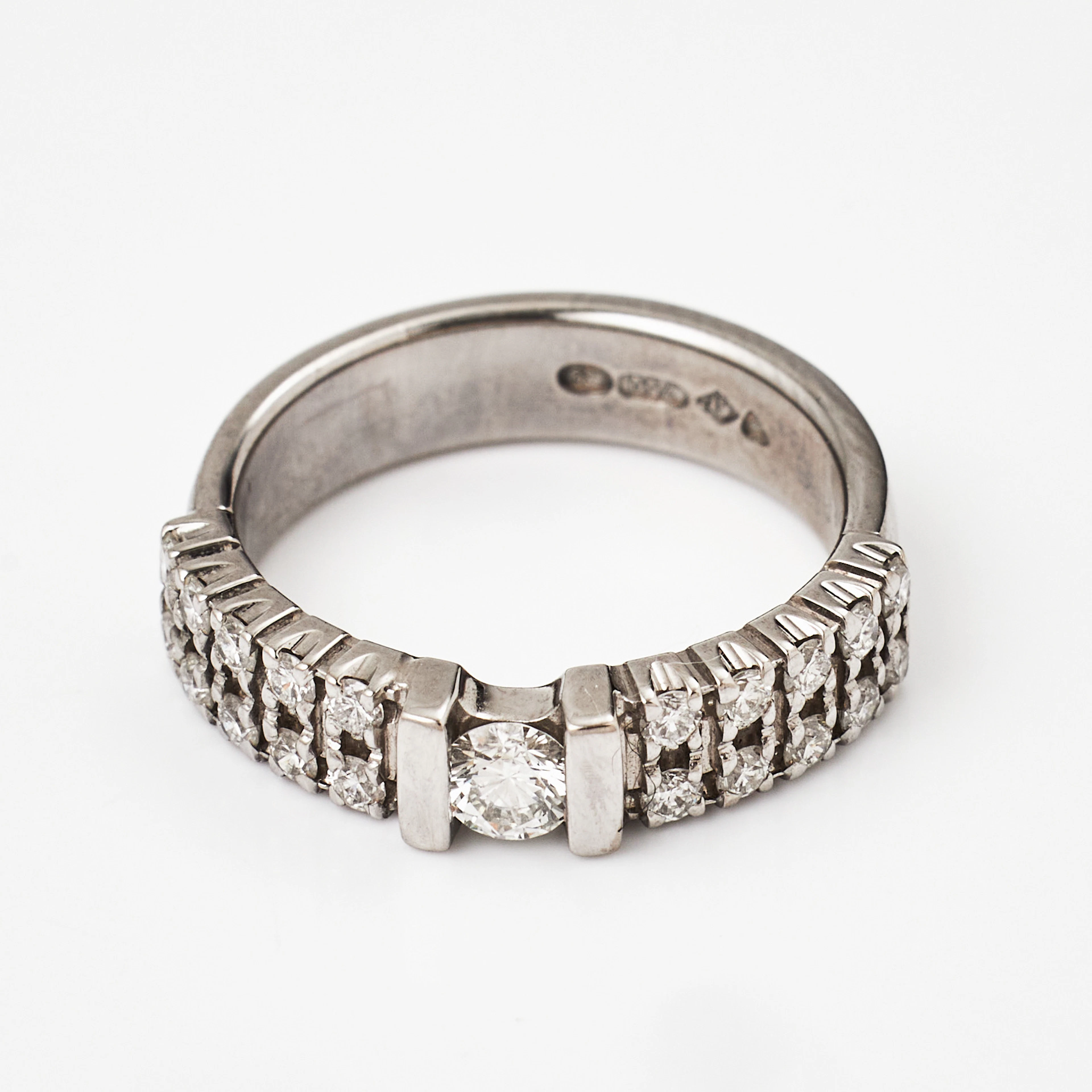 RING, 18 k vitguld, 21 briljanter totalt 0,58 ct., enligt gravyr