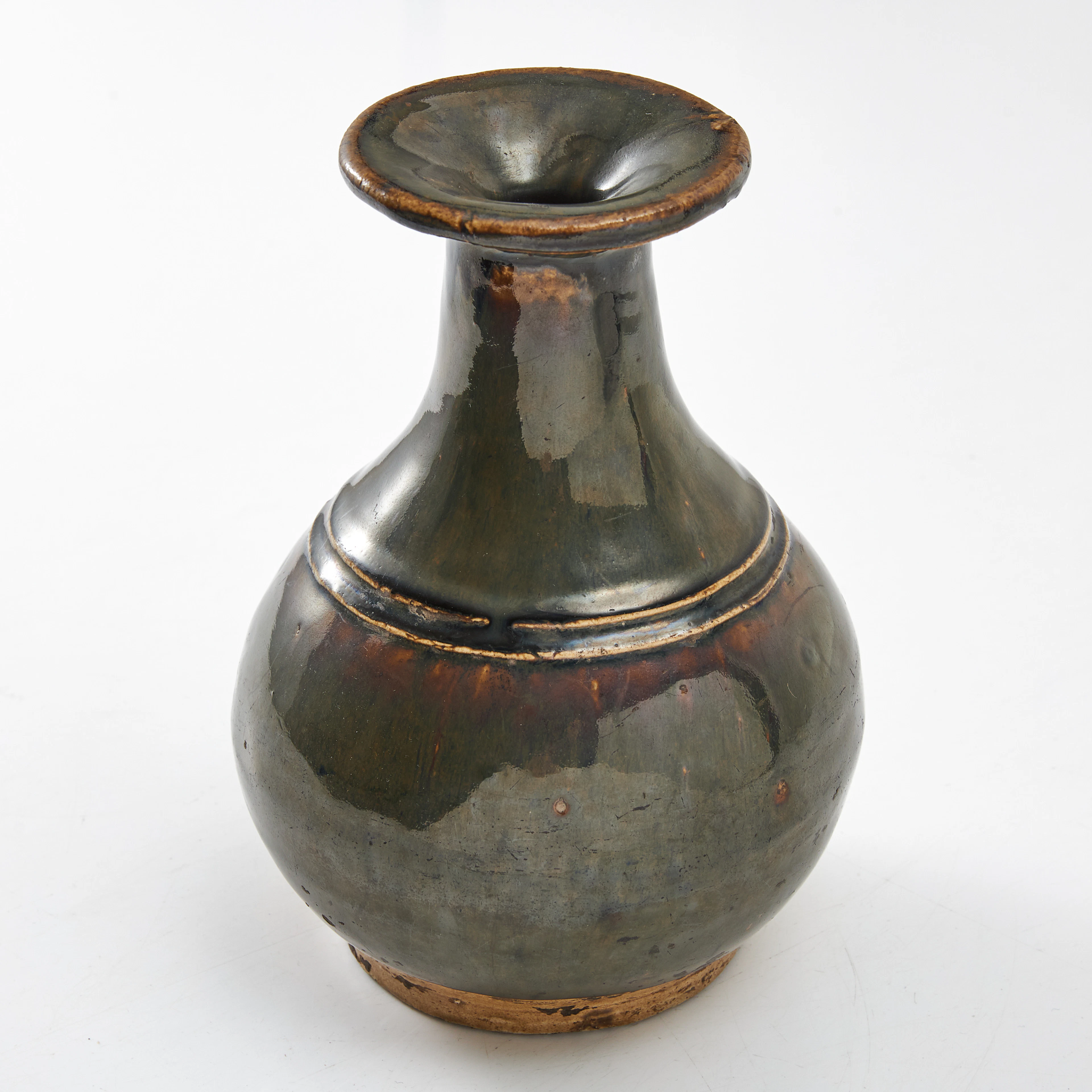 VAS, lergods, Kina, 1800-tal, efter äldre förlaga, svartbrun glasyr