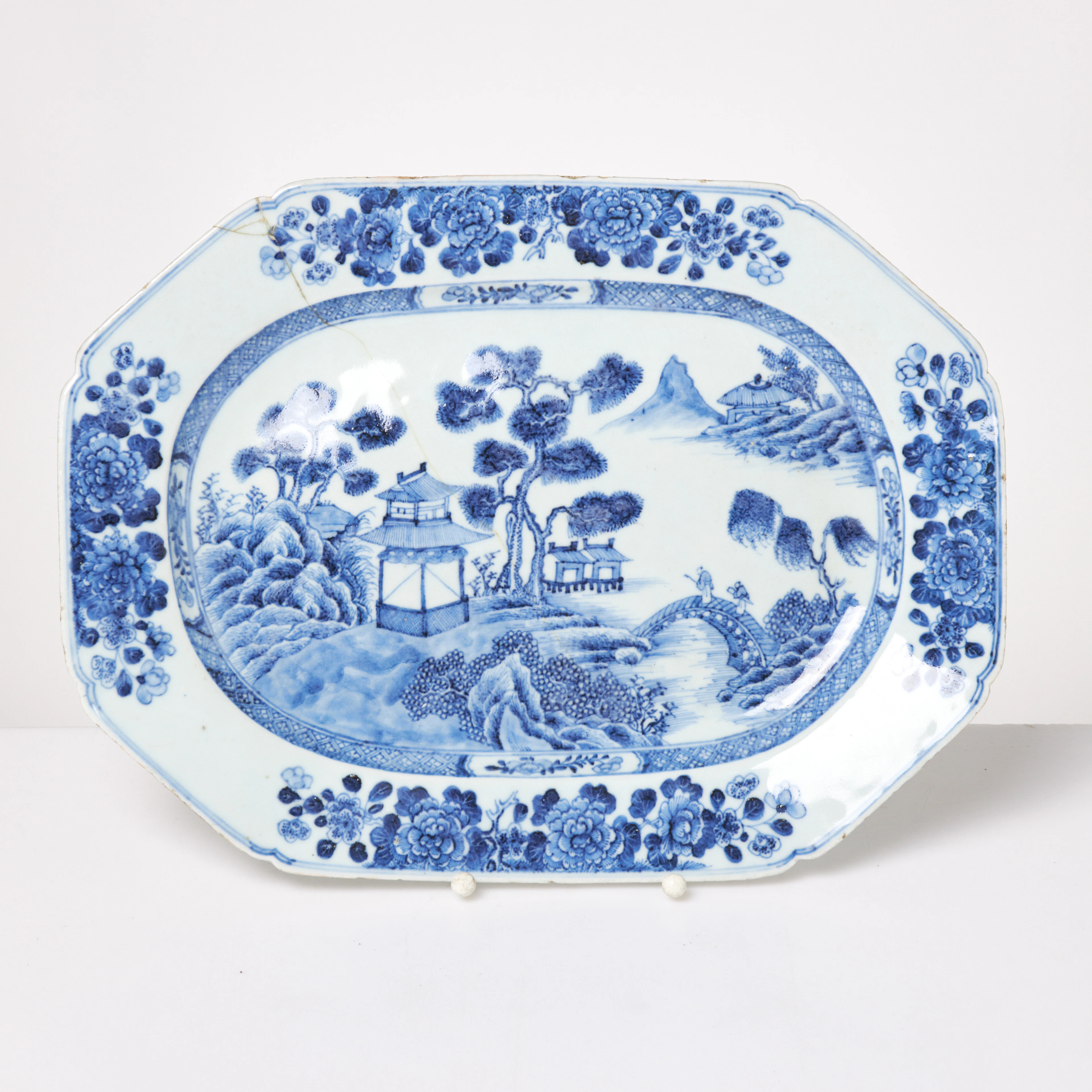 STEKFAT. Porslin, Kina, Qianlong, underglasyblått.