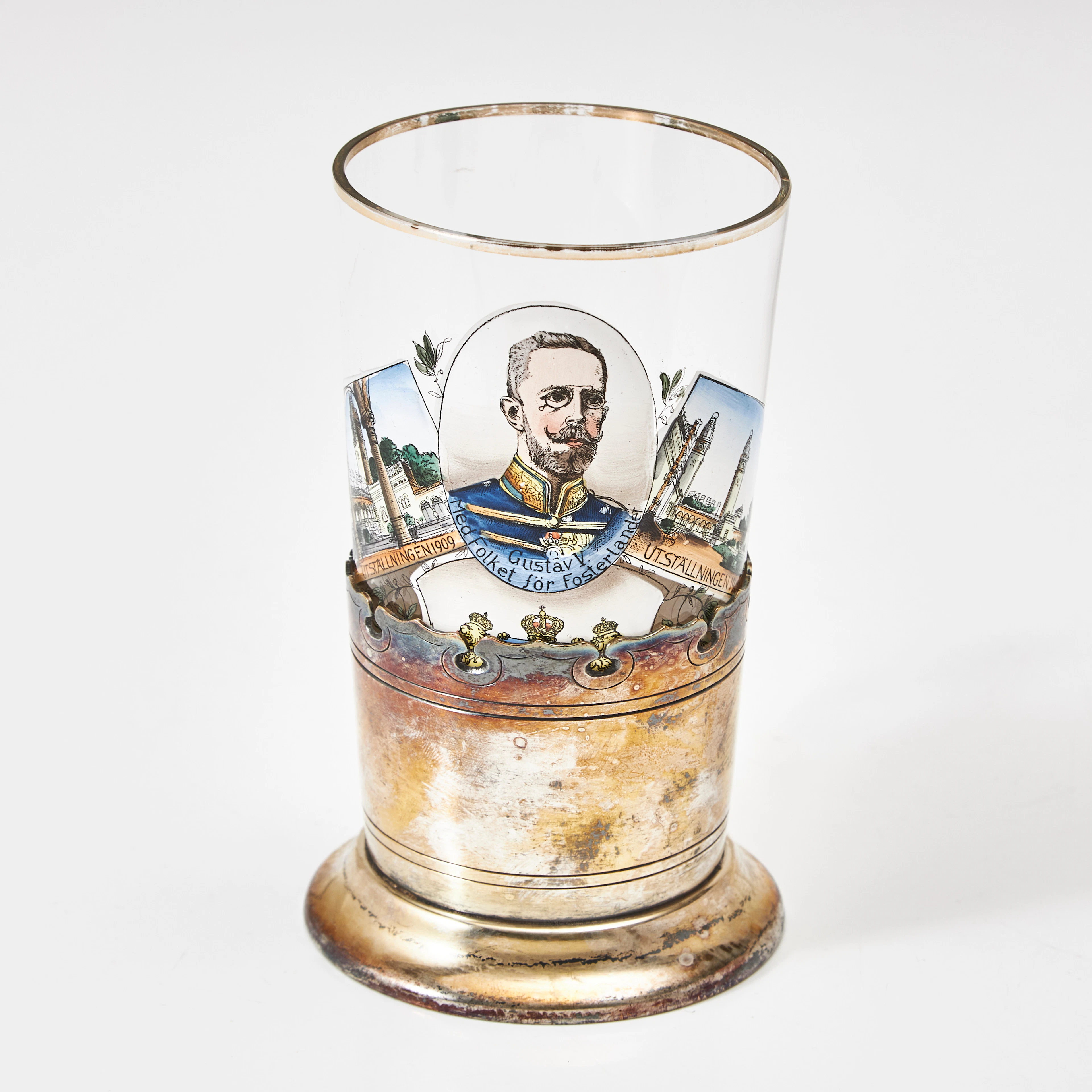 STOCKHOLMSUTSTÄLLNINGEN 1909, glas med emaljdekor av Gustav V.