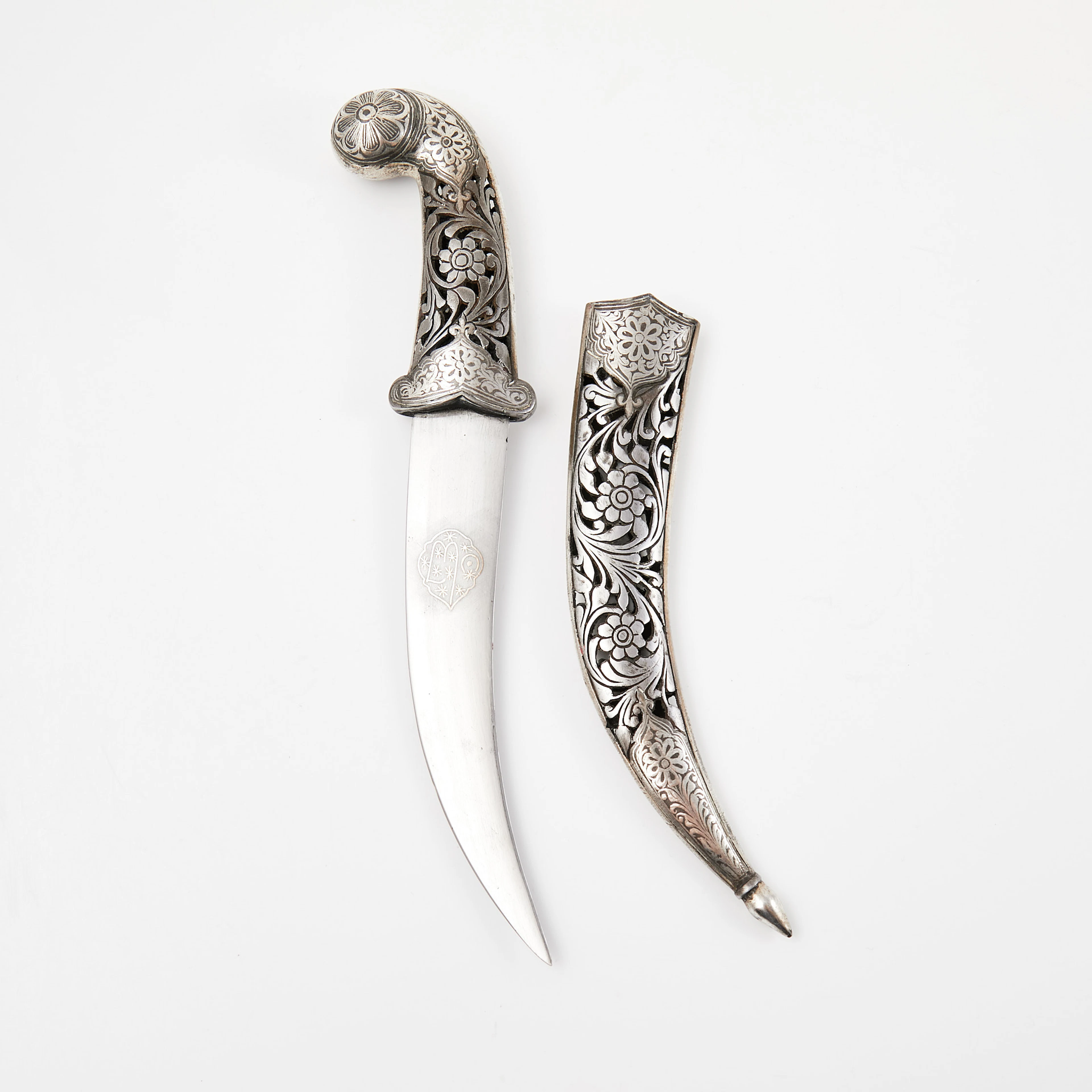 KHANJAR, genombruten dekor, silverinlägg, 1900-tal.