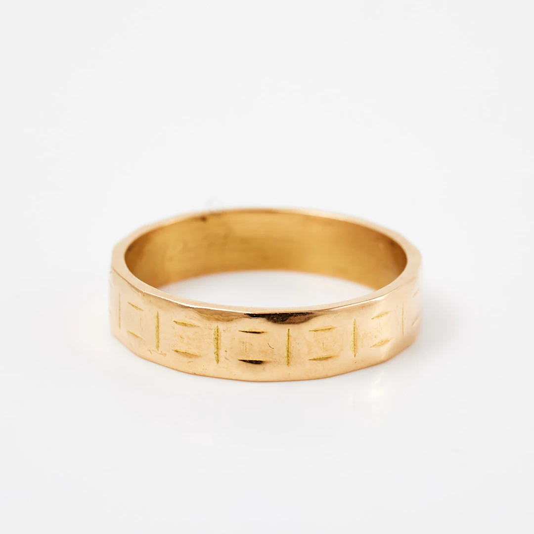 RING, 18 k guld, finska stämplar, graverad geometrisk dekor, Esko