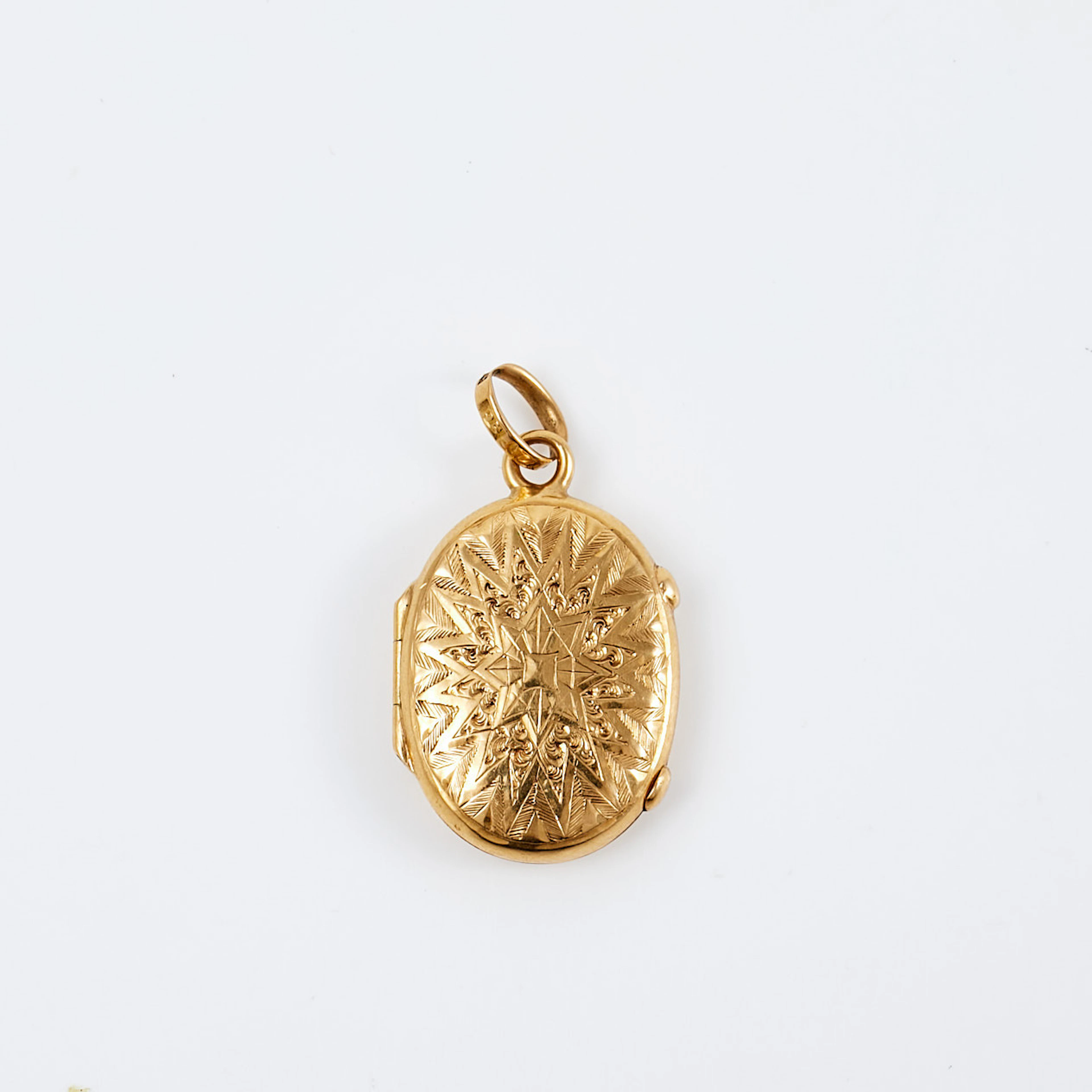 MEDALJONG, 18 k guld, otydlig mästarstämpel, Stockholm 1869, graverad